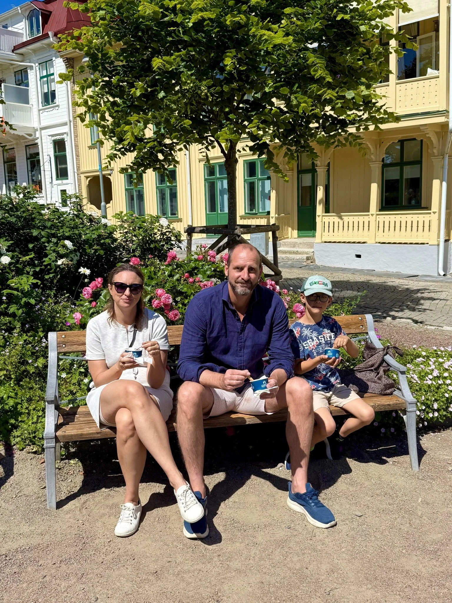 🍦 Fyll sommaren med fler h&auml;rliga minnen! Sv&auml;ng f&ouml;rbi n&aring;gon av v&aring;ra Cold Spots och njut av din favorit glass. #lejonetochbj&ouml;rnen #svensksuperpremiumglass #g&ouml;teborg #v&auml;stkusten #kulglass
