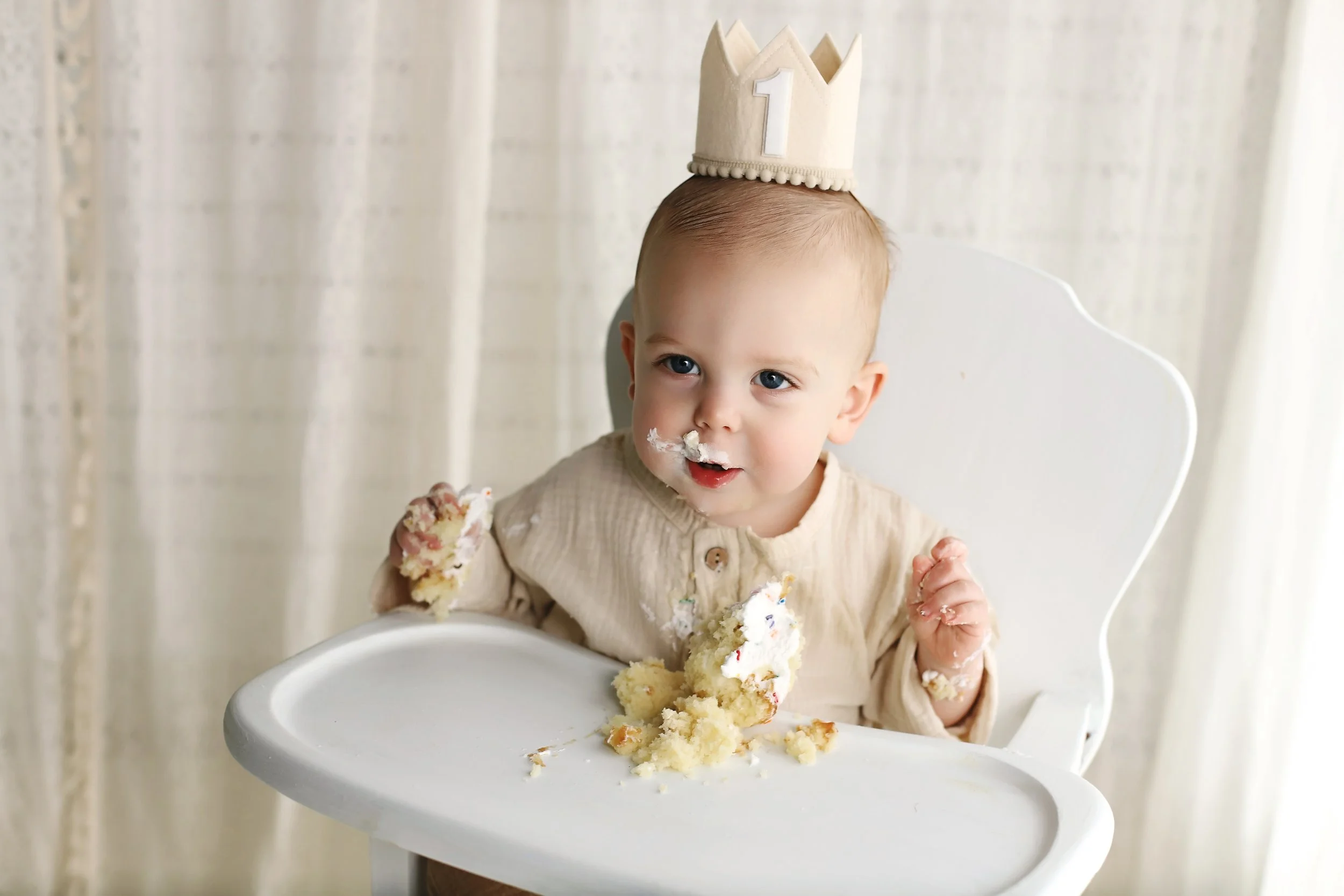 neutral-cake-smash-vintage-highchair-christopher-illinois-photographer.jpg