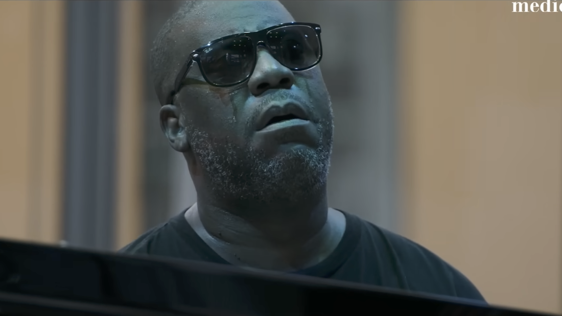Robert Glasper, “Everything In Its Right Place”