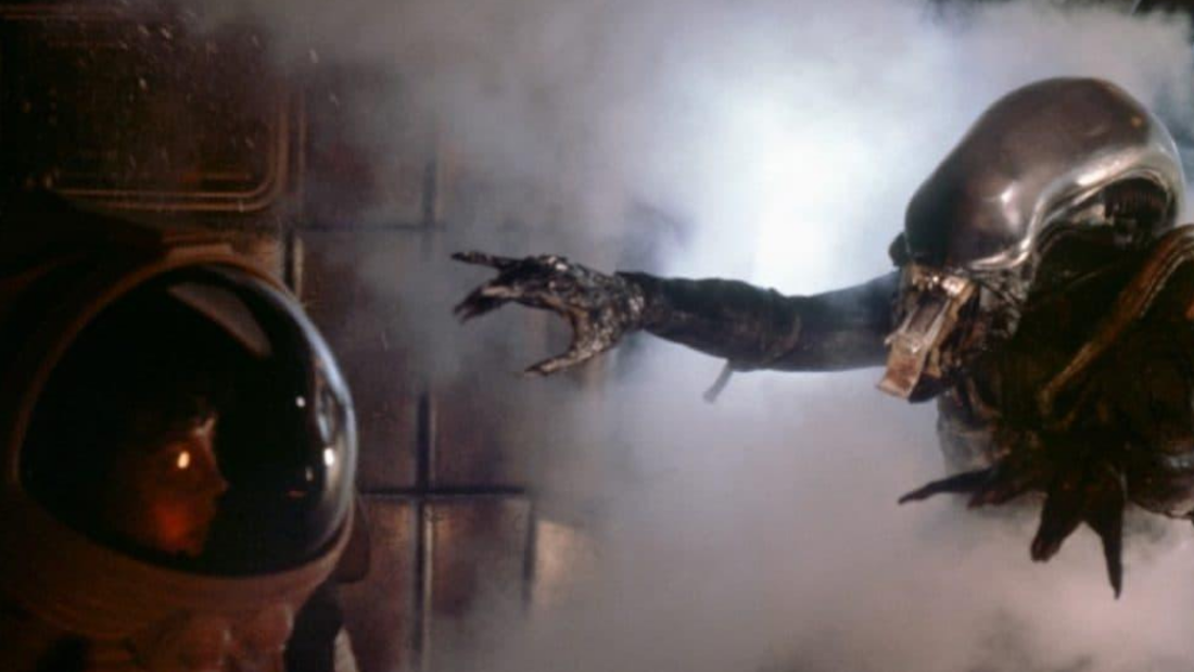 ALIEN (1979) Sigourney Weaver and Xenomorph