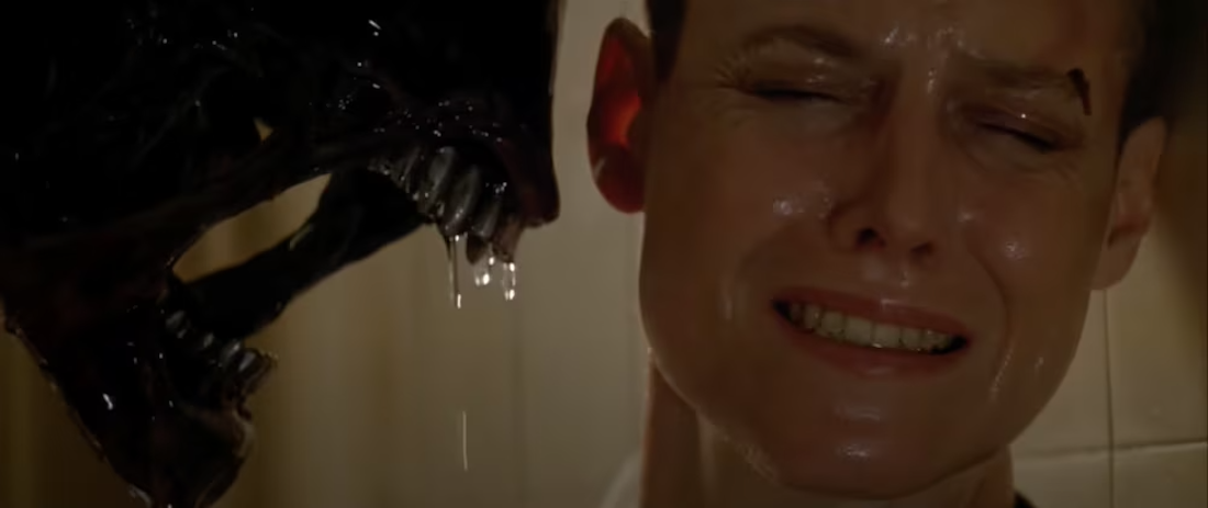 ALIEN 3 (1992) Xenomorph and Sigourney Weaver