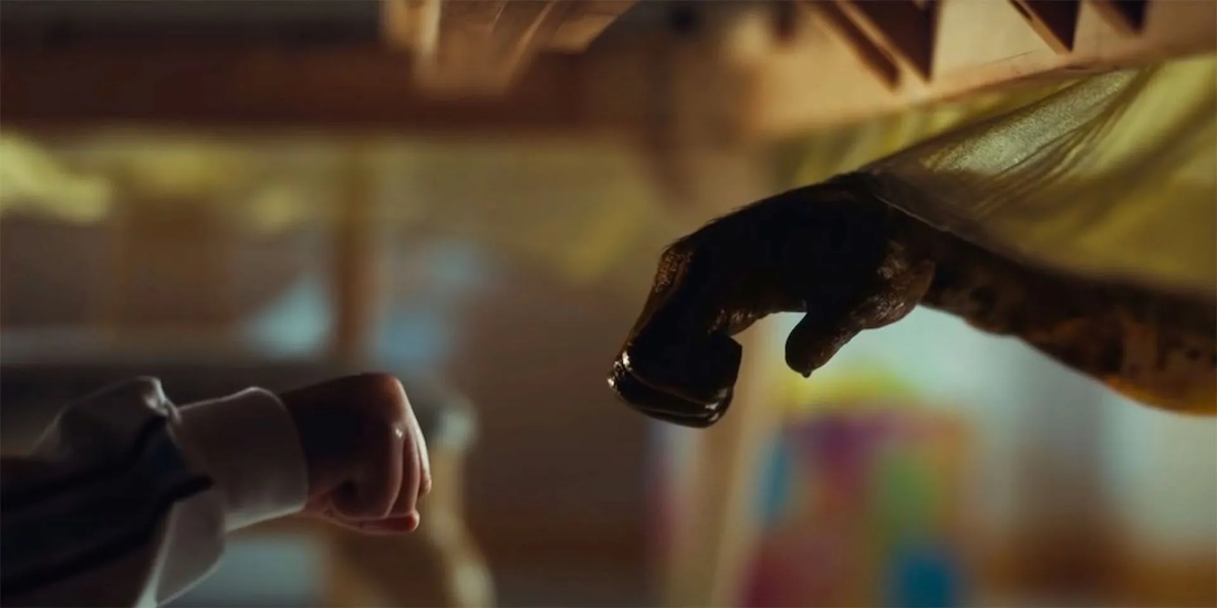 NOPE (2022) Gordy fistbump