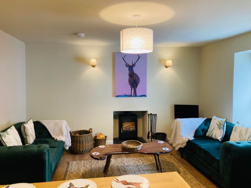📍 Stalker's Cottage, Killiechonate Estate

With so many gorgeous sights to see right on our doorstep, Stalker's Cottage is the perfect home away from home for a little Highland escape. Whether you're looking for an adventure packed holiday, or a rel