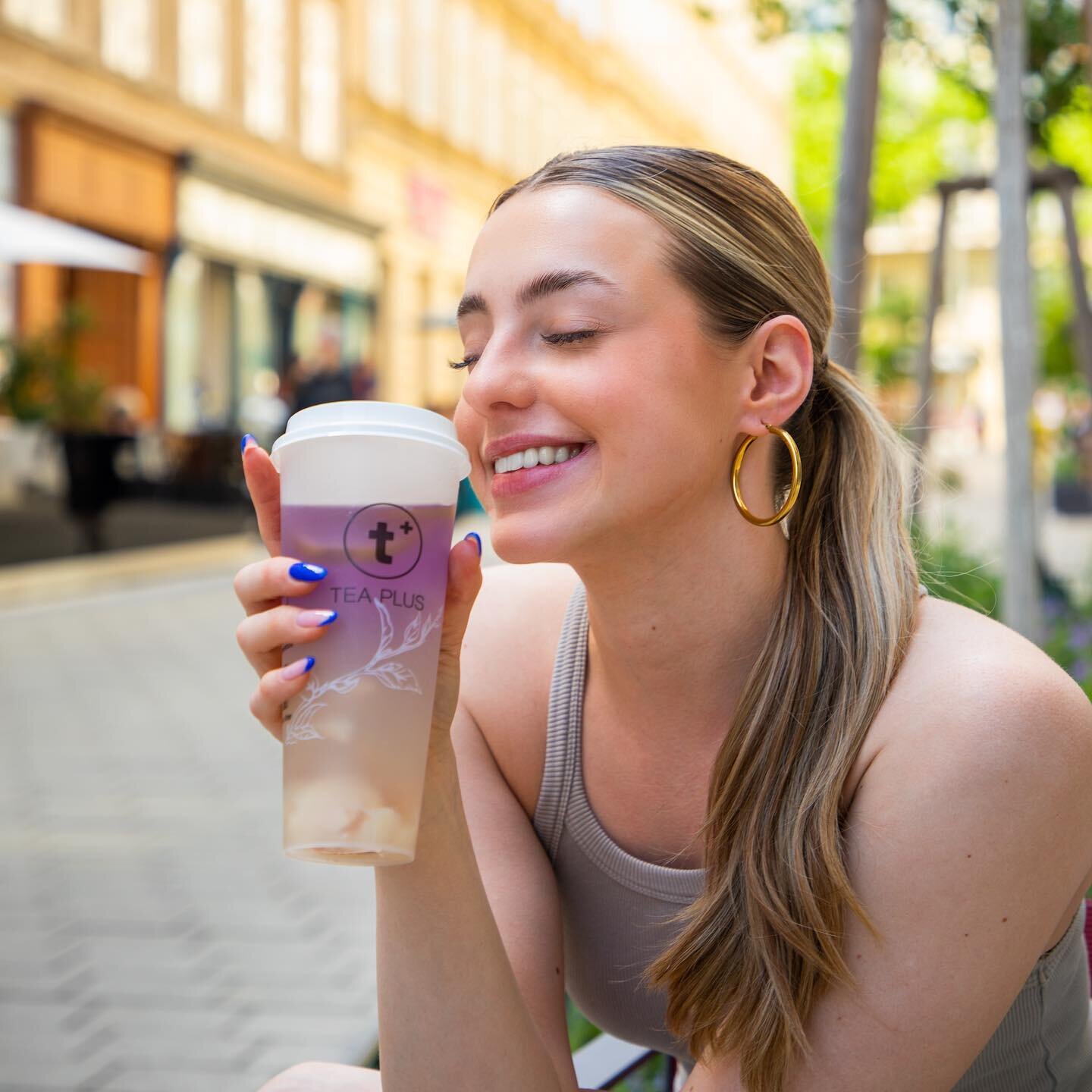 Du suchst die richtige Erfrischung f&uuml;r einen hei&szlig;en Sommertag? 🌤 - Dann hol dir jetzt eines unserer Getr&auml;nke 🥤 
.
.
.
.
.
.
.
.
.
.
.
#teaplus#bubbletea#boba#bobalife#bobalove#teaplusvienna#tapioka#milktea#staysafe#takeaway#teatime#