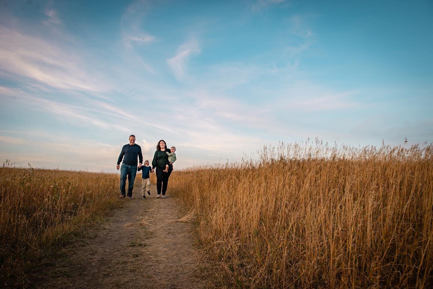 Dreaming of those beautiful fall nights.

#careycphotography #yycphotographer 
 #yycfamilyphotographer #calgaryfamilyphotographer #hellostoryteller #familyphotographer  #thelifestylecollective #albertaphotographer #yycfamilyphotos #fall #fallcolors #