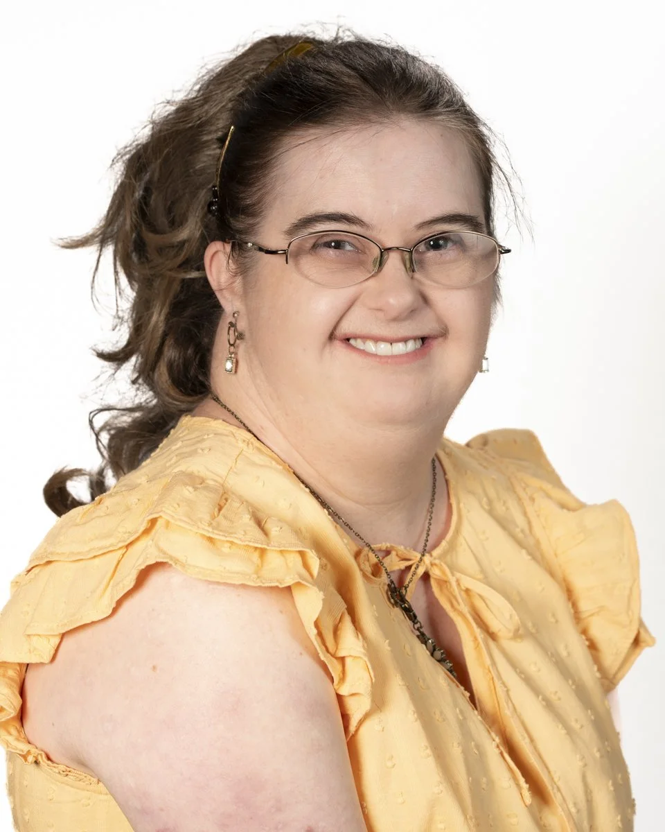 LINNET THOMAS-2 fb72dpi.JPG