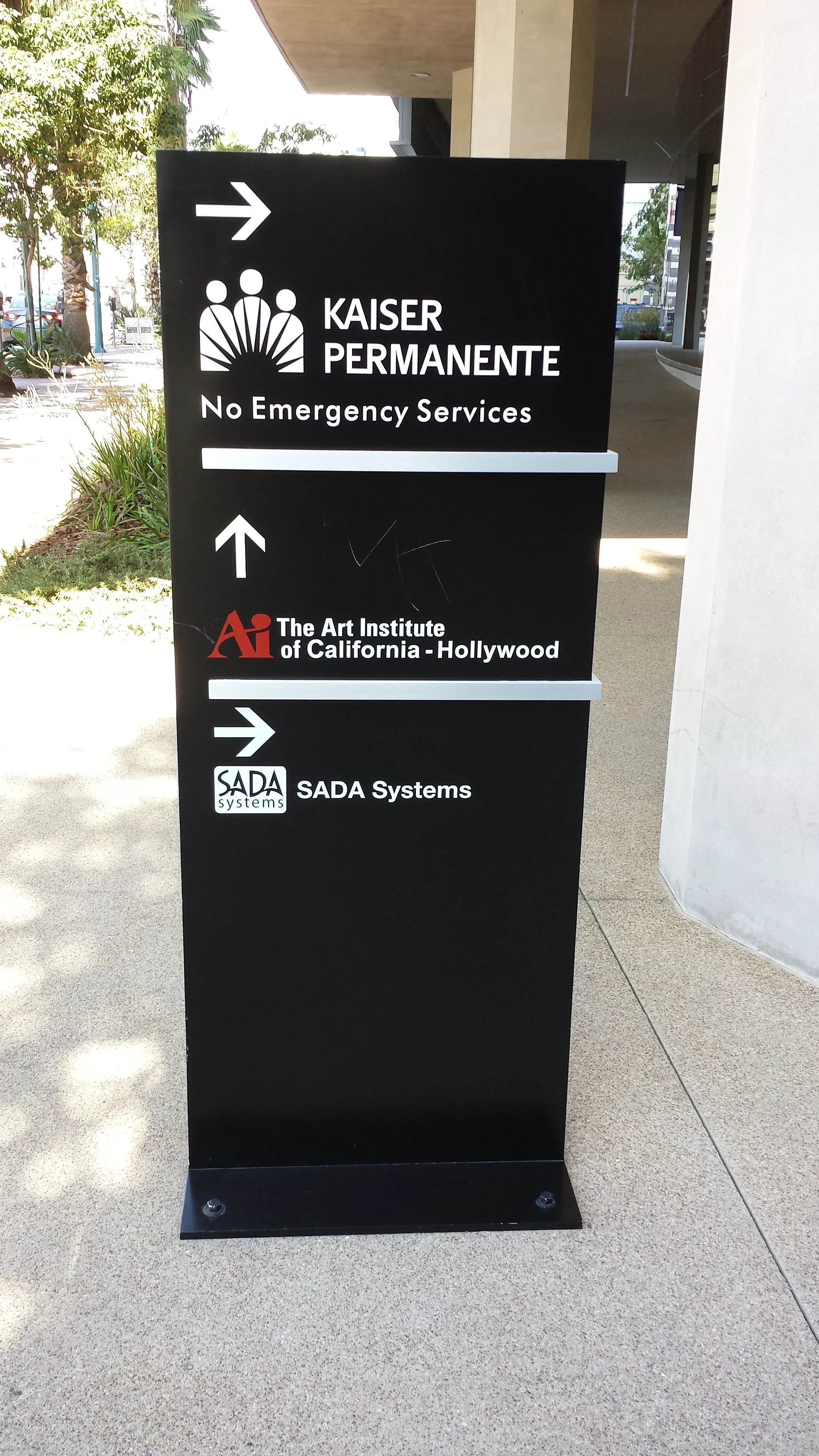 Freestanding directional blade aluminum sign