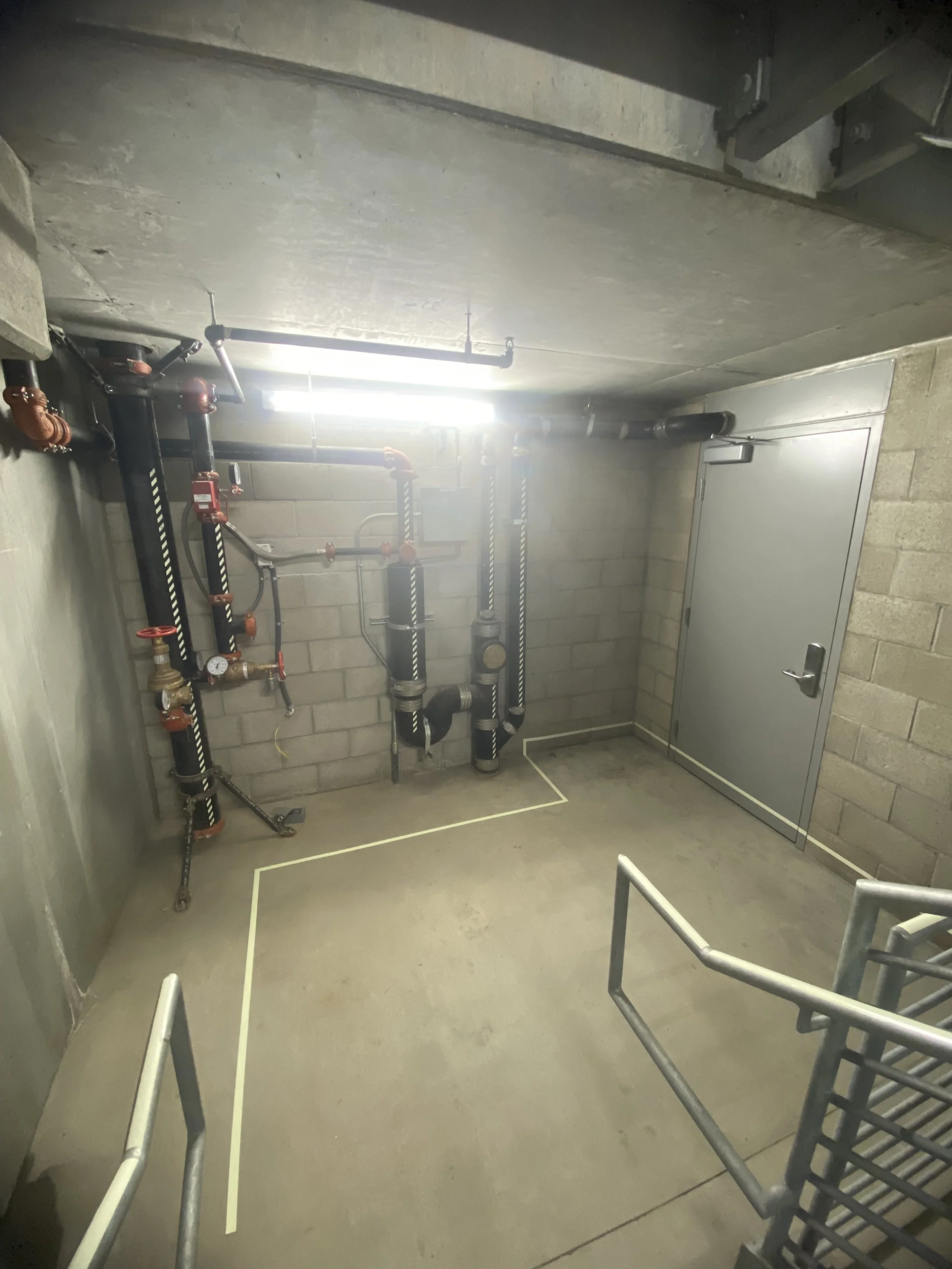 Luminous perimeter and handrail tape, aluminum strip on the floor and hazard tape on the pipes