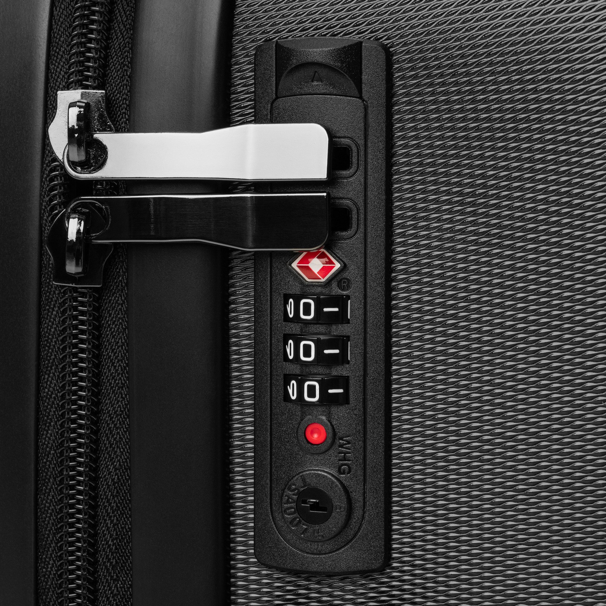suitcase-black-medium-product-details-5-6a4b33925c40f.jpg