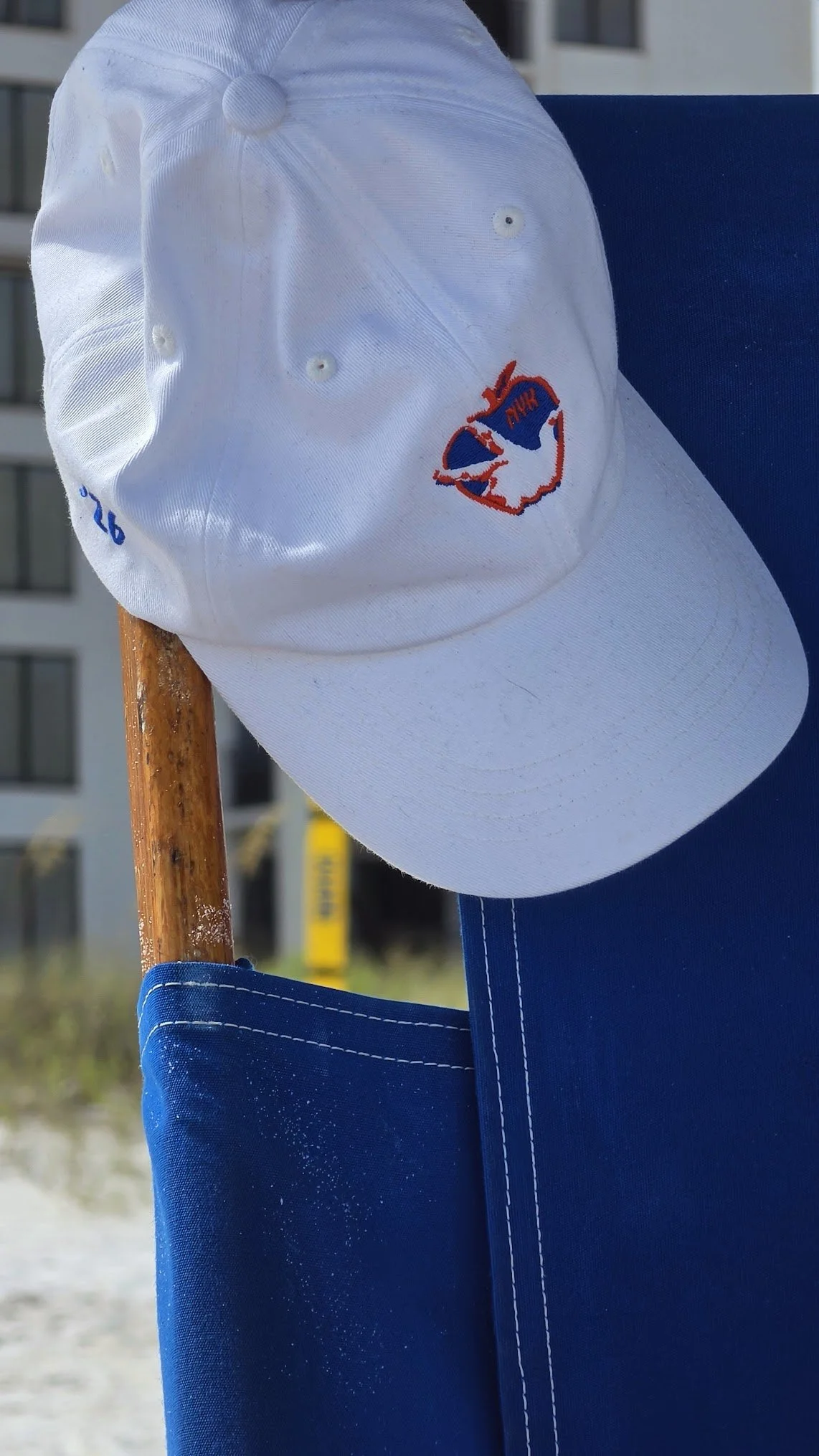 Knicks Apple Three Fingers Cotton Hat (White).jpg