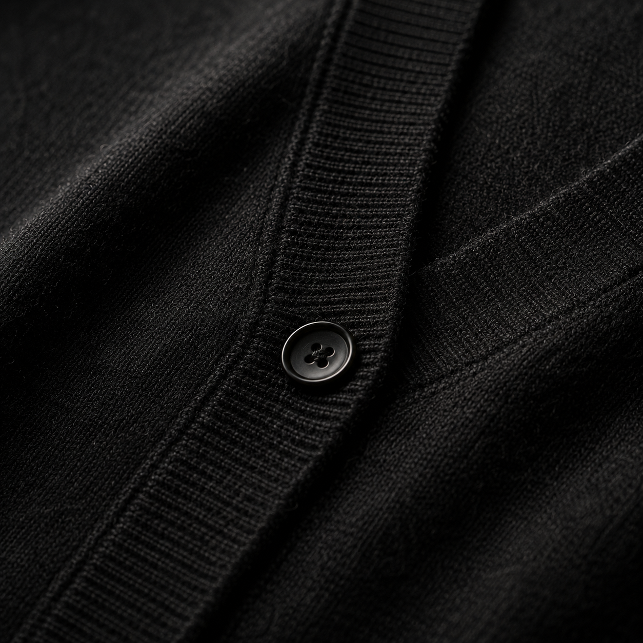 DISPLAY KNICKS CARDIGAN BUTTON.png
