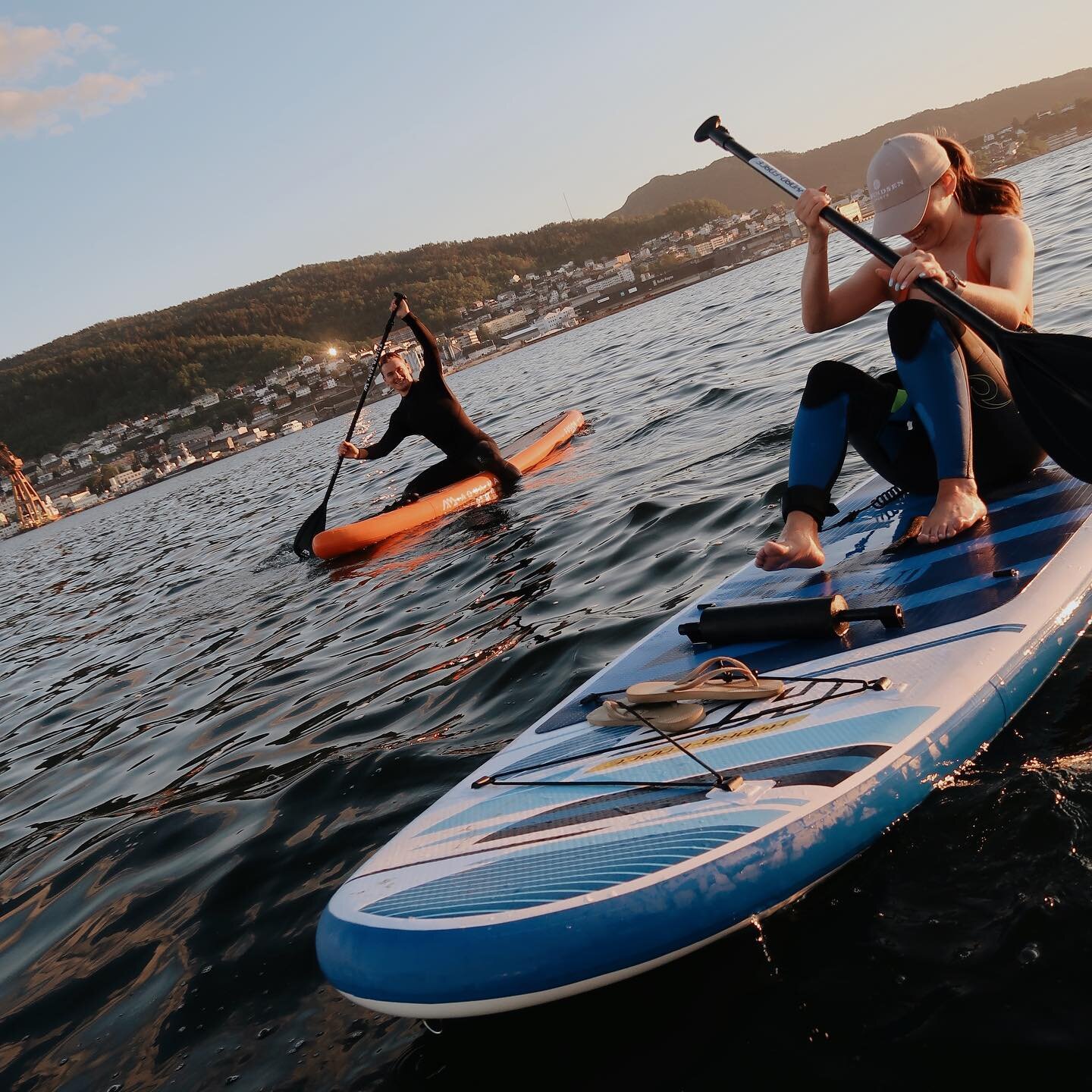 Bergen er vakker i solen! ☀️
Nydelige dager for SUP og bading 🙌🏄‍♂️
#SUP #nytbyfjorden