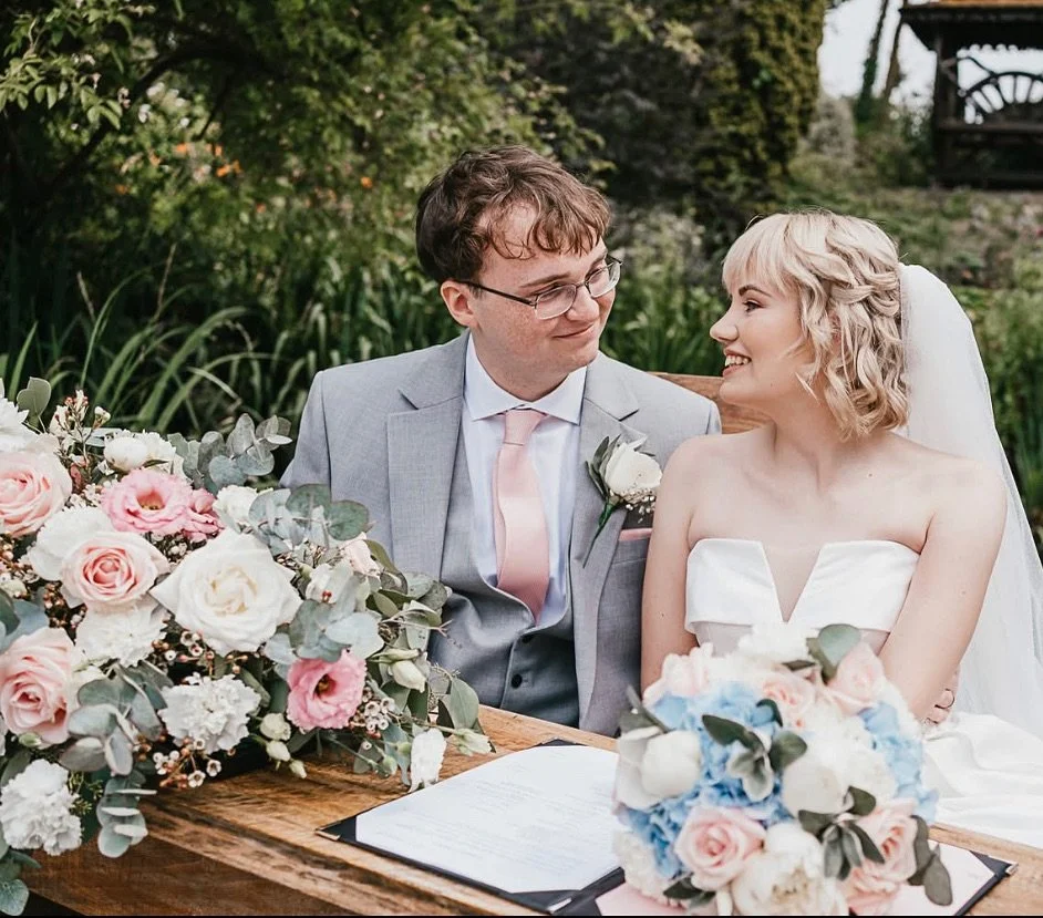 Congratulations to the lovely couple K and J who tied the knot this week💘🌸💕

📷 @lizgreenhalghphoto