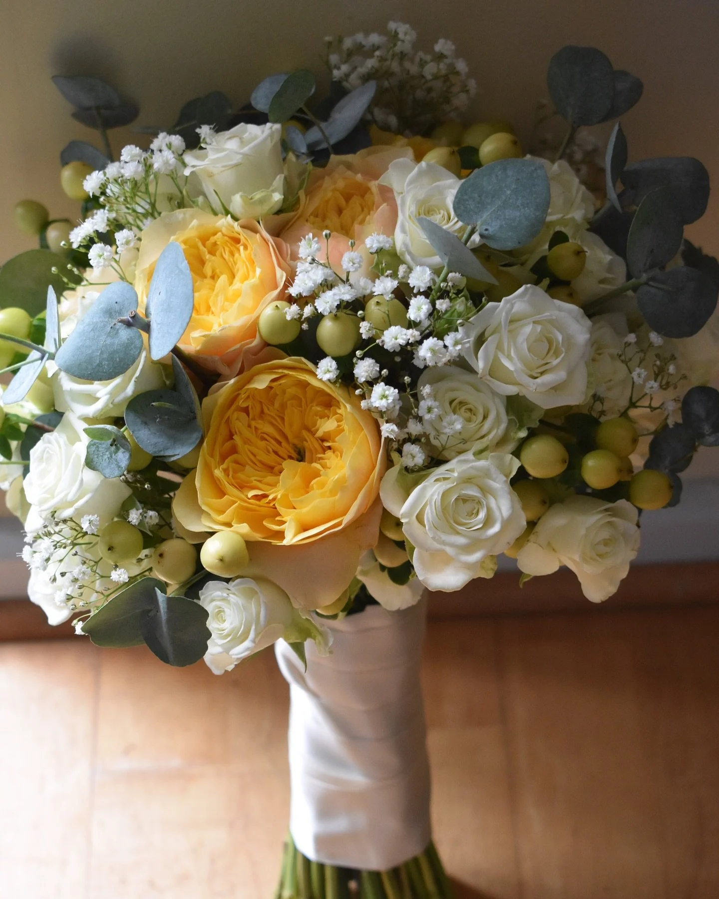 Bridal bouquet for the lovely M - it was so nice to meet this bride who happened to be a supplier at a local wedding fair 💛🌻⭐️
