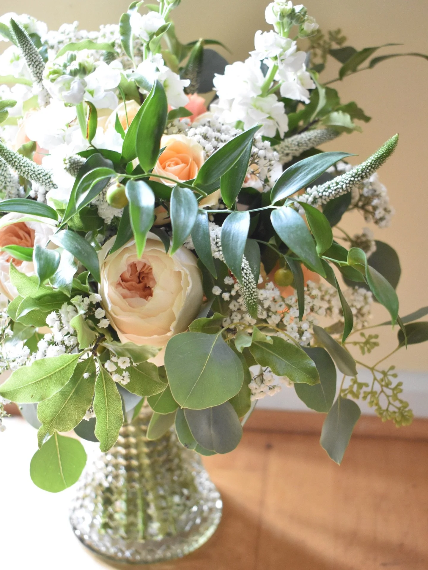 A quick capture of M&rsquo;s bridal bouquet in peaches and creams - before delivery .. sometimes I get attached to a bouquet 🤣 didn&rsquo;t want to say goodbye to this one - but it was happily received ❤️