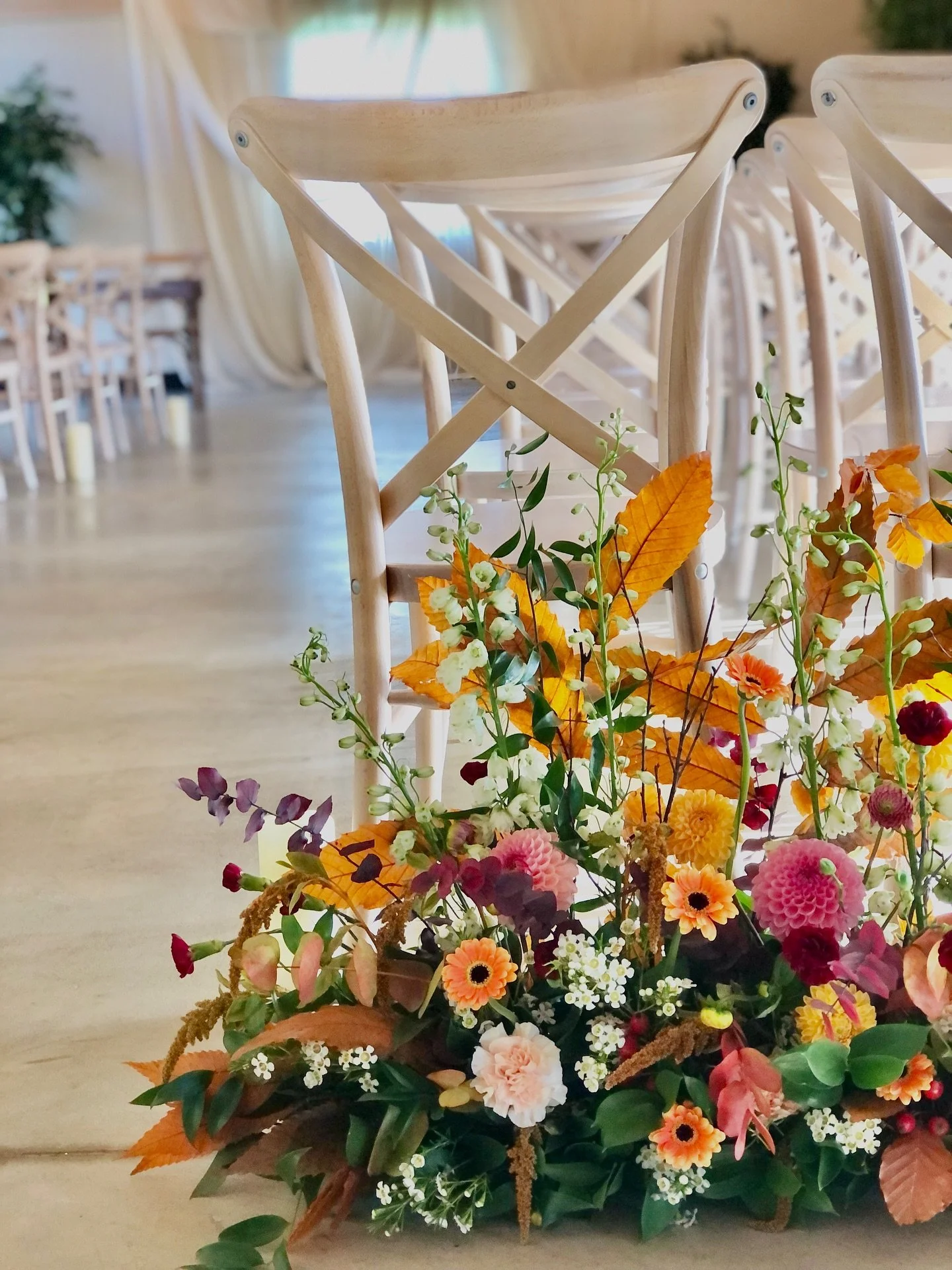 ‘Tis Autumn 🍁🍂 
Loved creating these moveable autumn designs for K & D @sandonmanor
.
.
.