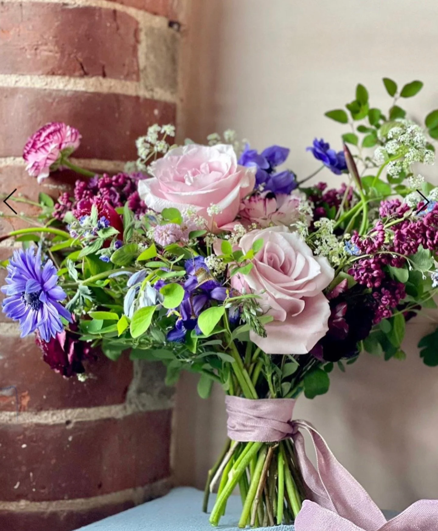 A little piece of soft pink colour to the feed, lovely roses with a few British flowers - anemones, tulips and lilacs.  There&rsquo;s something so lovely about introducing these early spring flowers 🌿

We have very few wedding dates available now fo