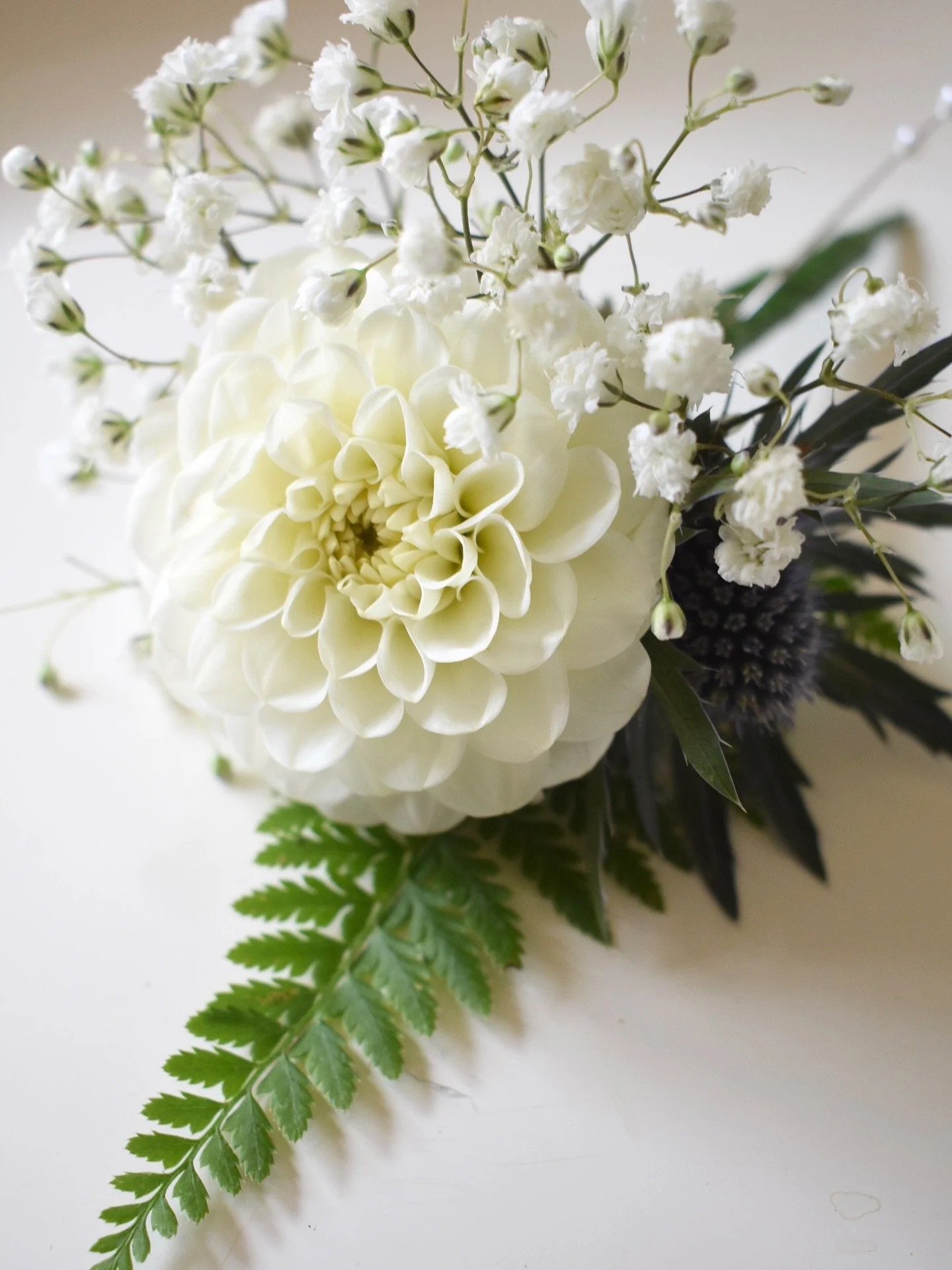 Congratulations to S and L who tied the knot this weekend in Cambridge at @thethatchbarn_yelling 💛 The couple chose a lovely mix of cosmos, daisies and dahlias, with blue nigella and thistle.  Wishing the happy couple a wonderful weekend of celebrat