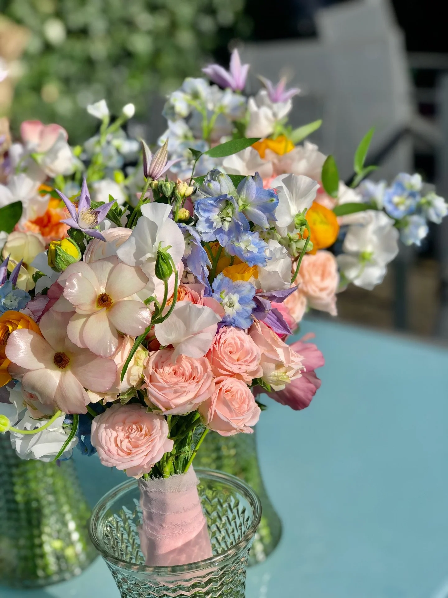 Lovely sunny wedding day on Saturday for C&amp;J @southfarmweddings - wishing them both much happiness 🥰 

The couple chose a mix of spring pastels for their flowers - lots of effort and thought went into their designs - and it all turned out beauti