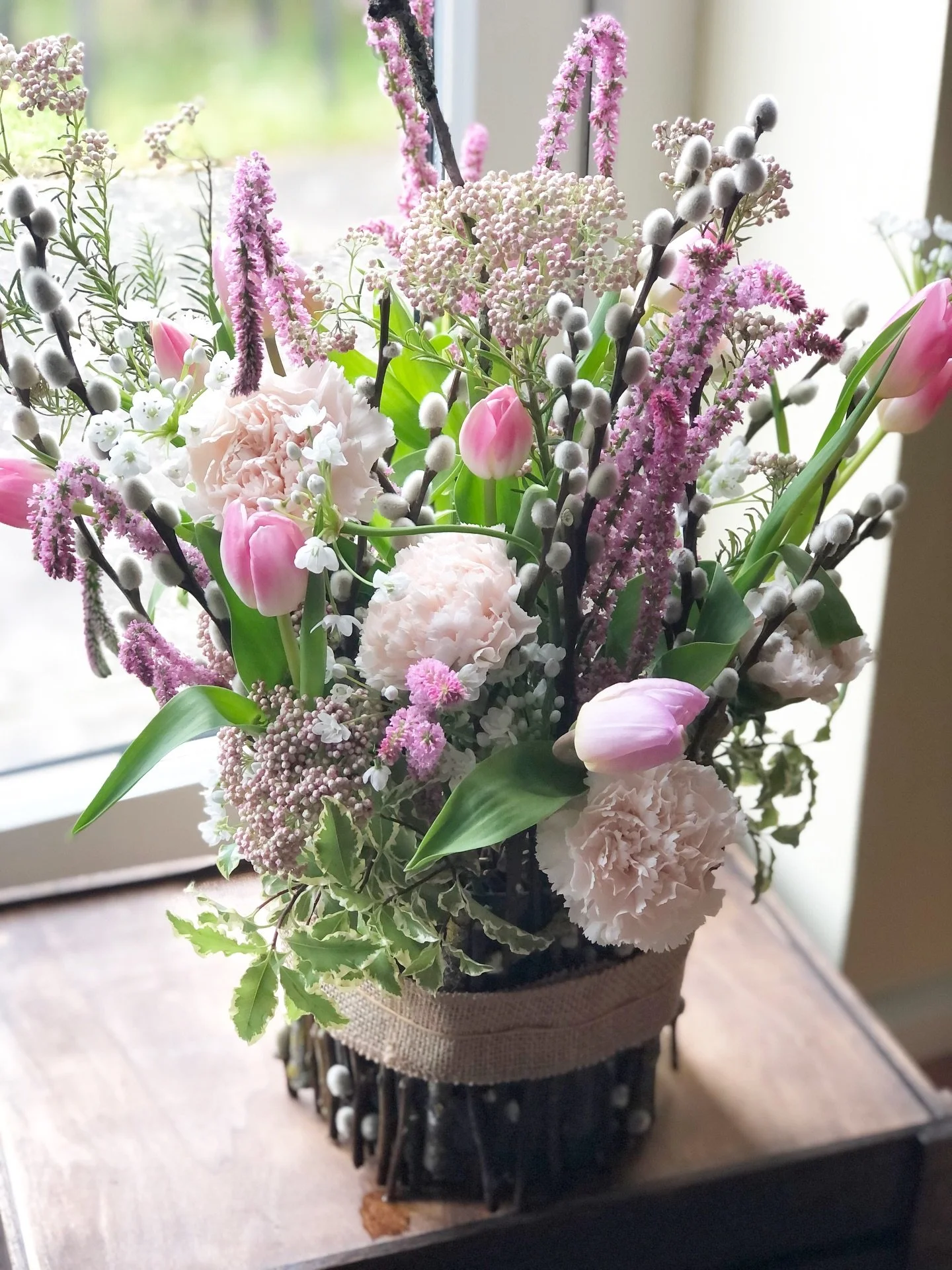 One of our recent eco designs taught on our Improvers floristry at @oaklandscollege 

The mechanics were made from compostable willow 🌿

#ecofloristry 
#ecofriendly 
#ecodesign 
#ecofriendlyflorist 
#floralworkshop