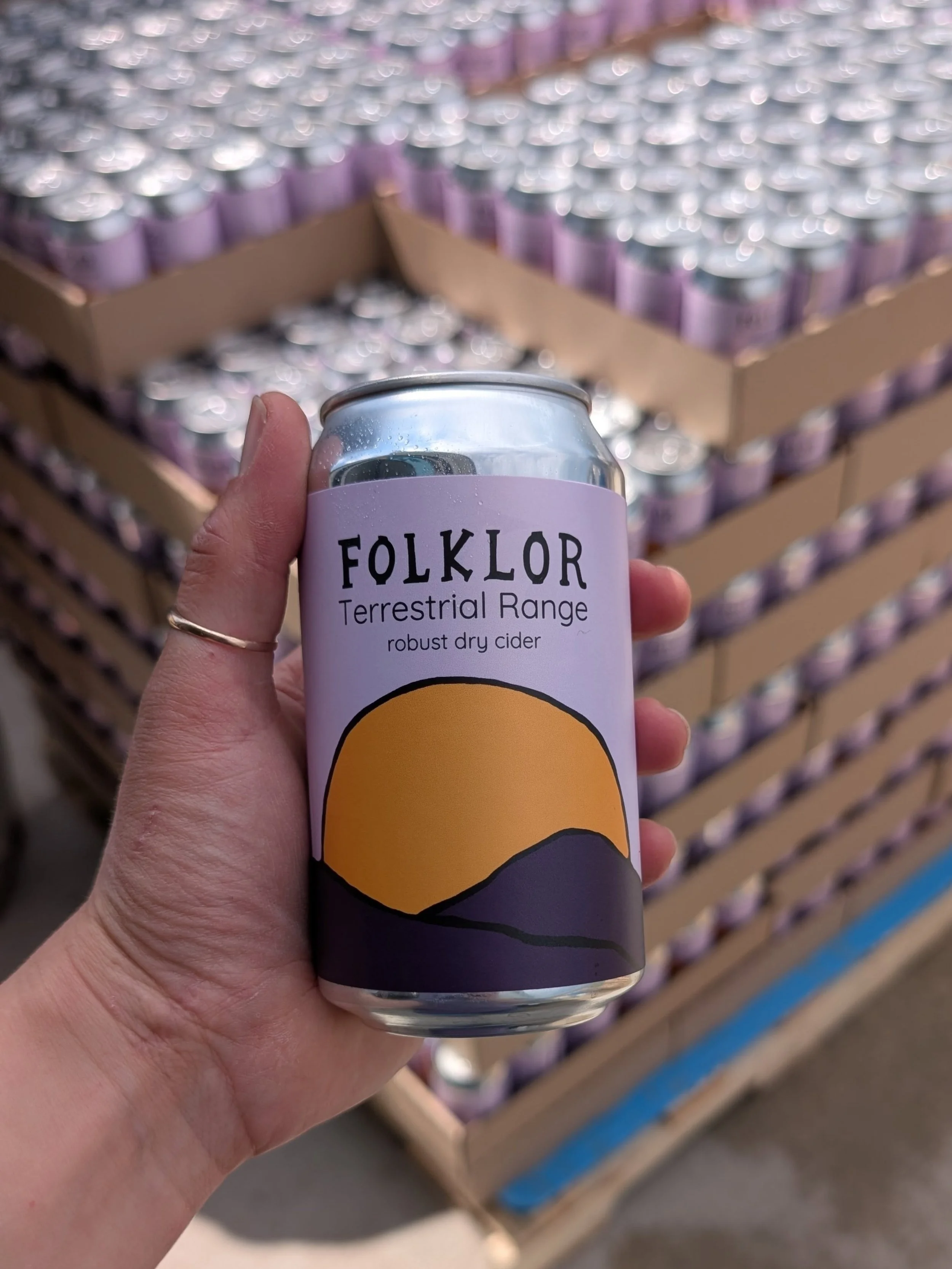 Say hello to Terrestrial Range 🍎📡🍏

This hardy dry cider is made with a blend of Ginger Gold, Cortland, McIntosh, Bramley&rsquo;s Seedling, Northern Spy, and Golden Russet apples grown by @kingorchards in Central Lake, MI.&nbsp;

The name for this