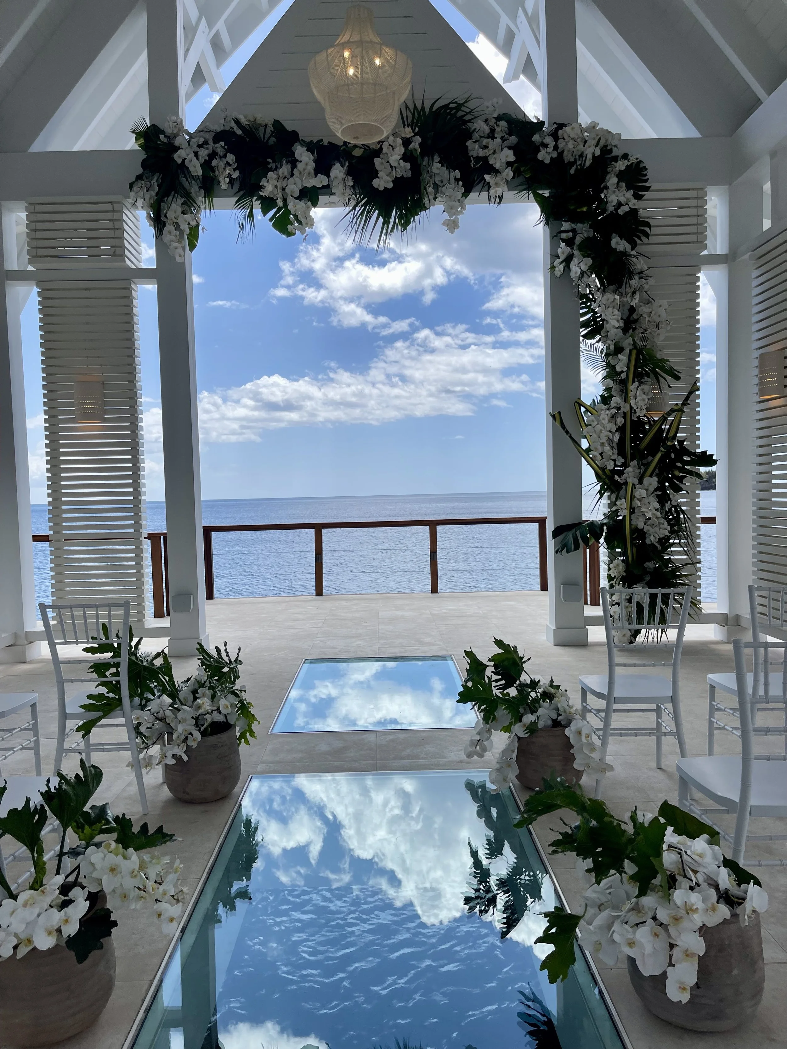 Luxury Caribbean corporate event design
Modern tropical property launch event
Oceanfront event styling with white orchids
Island-inspired corporate launch décor
Elegant destination event floral designer
Caribbean resort grand opening floral design
Mi