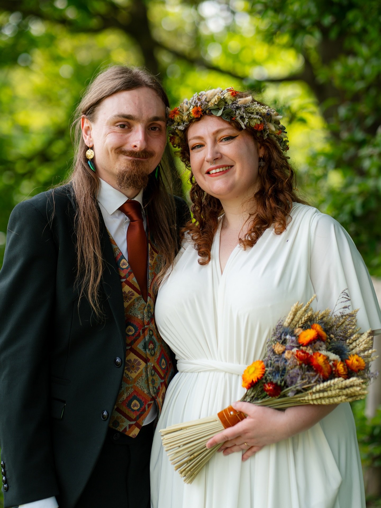I&rsquo;m still not over the flowers and the colours from Ellie and Mike&rsquo;s wedding!

#somersetweddingphotography #pristonmill #weddingsinbath