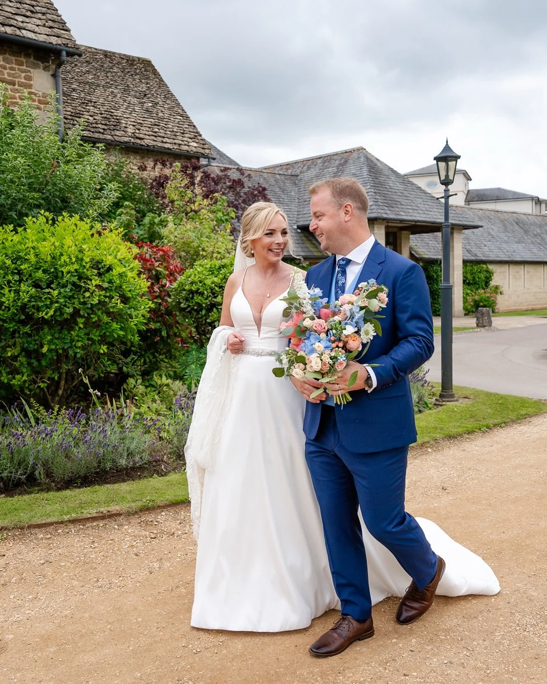 Throwback to this beautiful summer wedding which took place at Bowood 

I don&rsquo;t think I&rsquo;ll ever get bored sharing images from this wedding 💖

Venue - @bowoodweddings 
Photographer - @copperandblossom
Florist - @blooming_chic_judy 
Cake -
