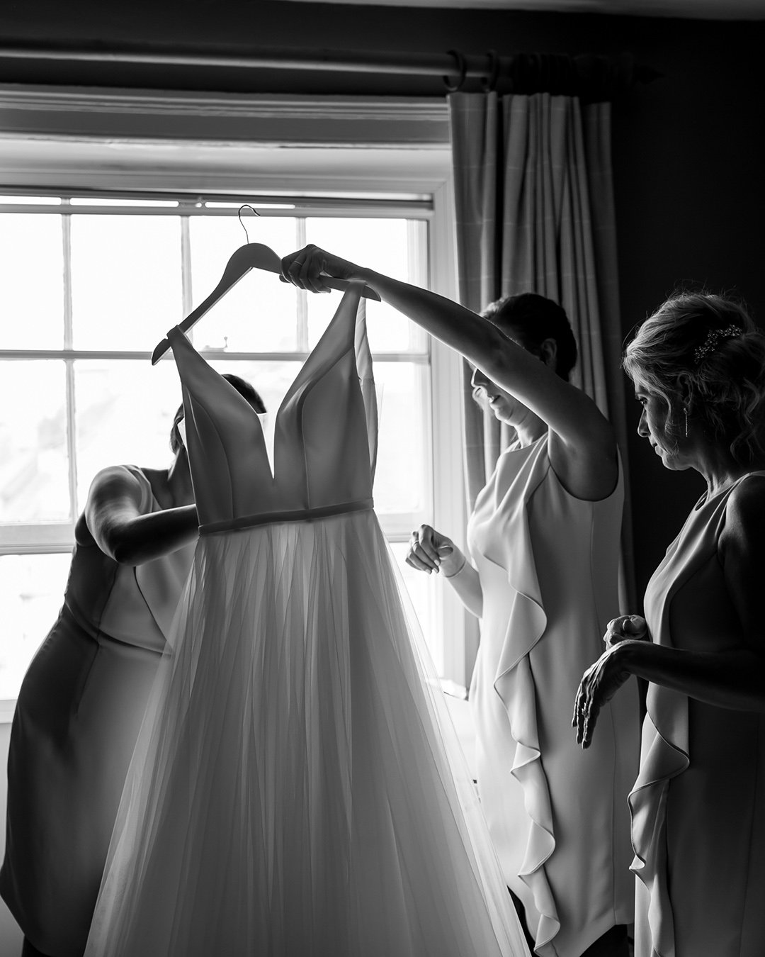 A wedding story in 7 chapters

Chapter 1 : The quiet excitement before the day begins

The &ldquo;getting ready&rdquo; part of the day is often overlooked, but it&rsquo;s actually where some of the most emotional moments happen - laughter with friend