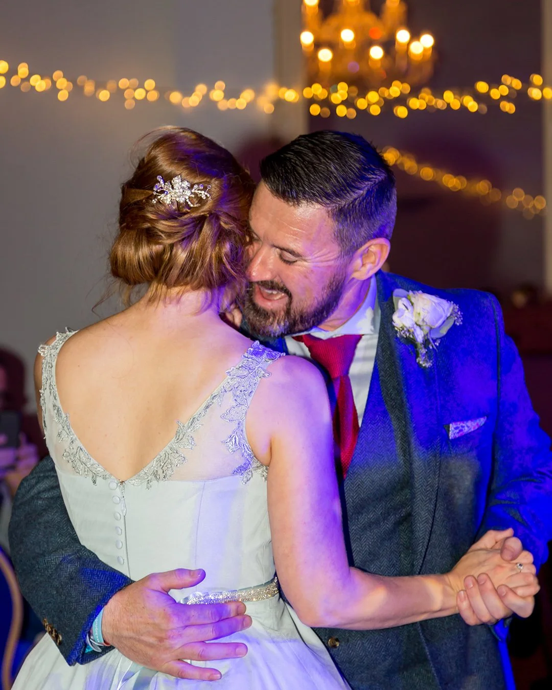 A wedding story in 7 chapters

Chapter 7 : The party begins!

However you choose to start the party - by cutting the cake, by taking to the floor for your first dance or corralling all of your friends and family to do the Hokey Cokey - this is when y