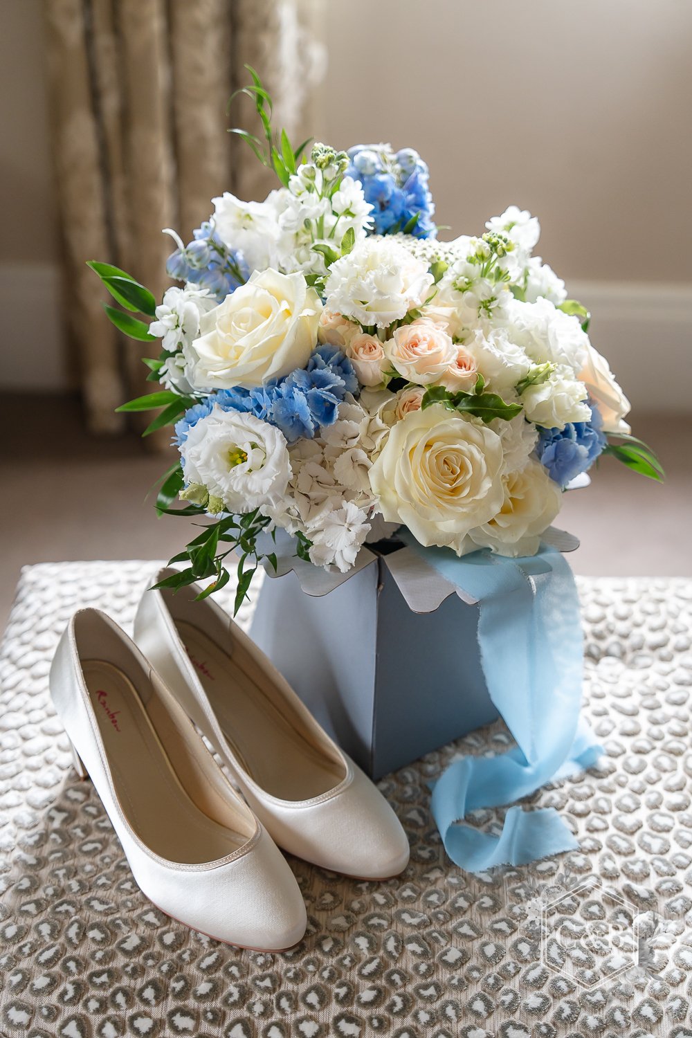 bowood-outdoor-wedding-photography-011.jpg