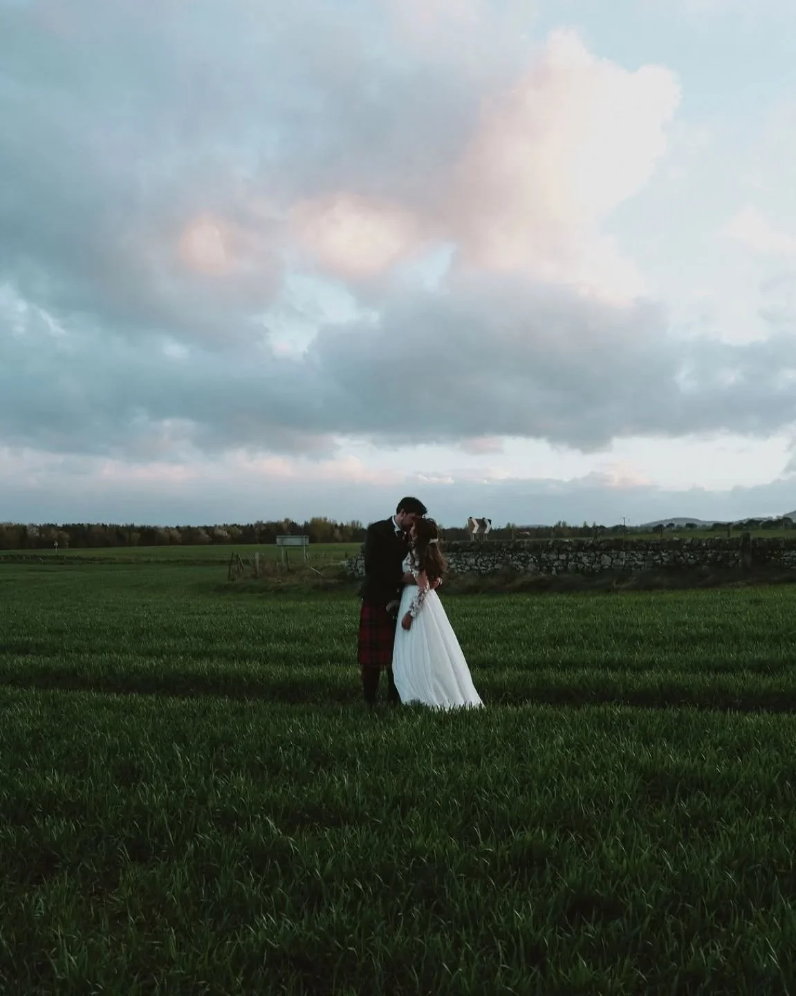 a peaceful moment with hannah &amp; andy at dusk

#edinburghweddingphotographer #elopementphotographer #scotlandweddingphotographer #scottishwedding #intimatewedding
