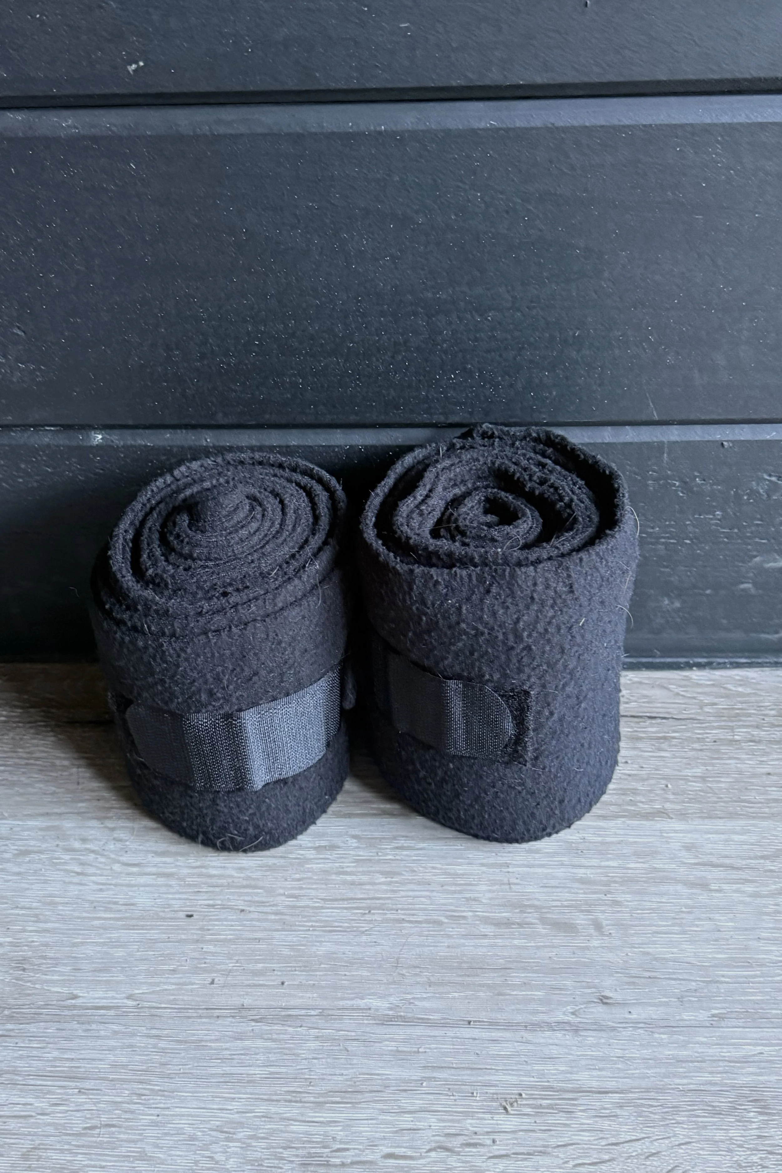 Set Of 2 Fleece Polo Wraps In Black