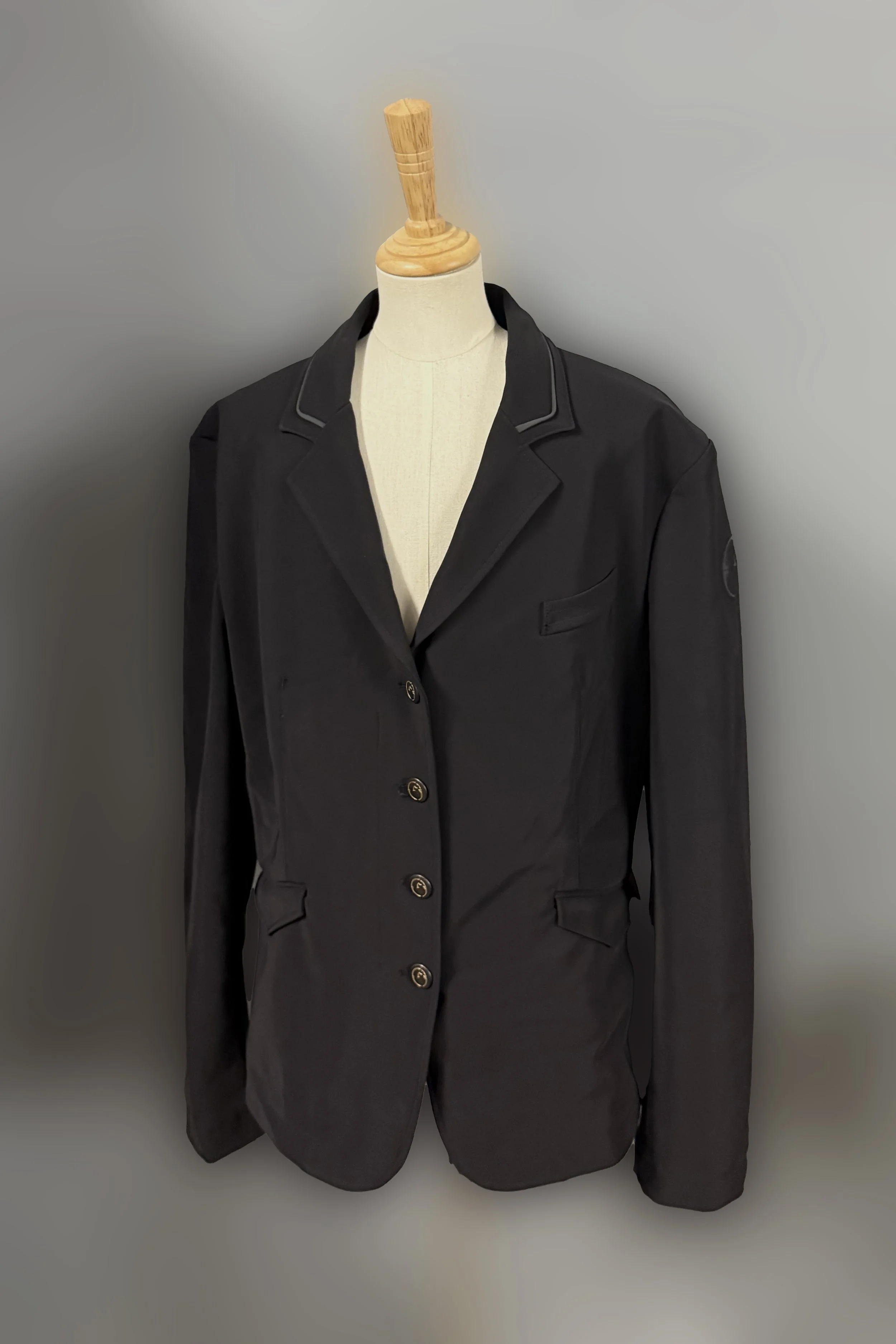 vestrum black 1 .jpg
