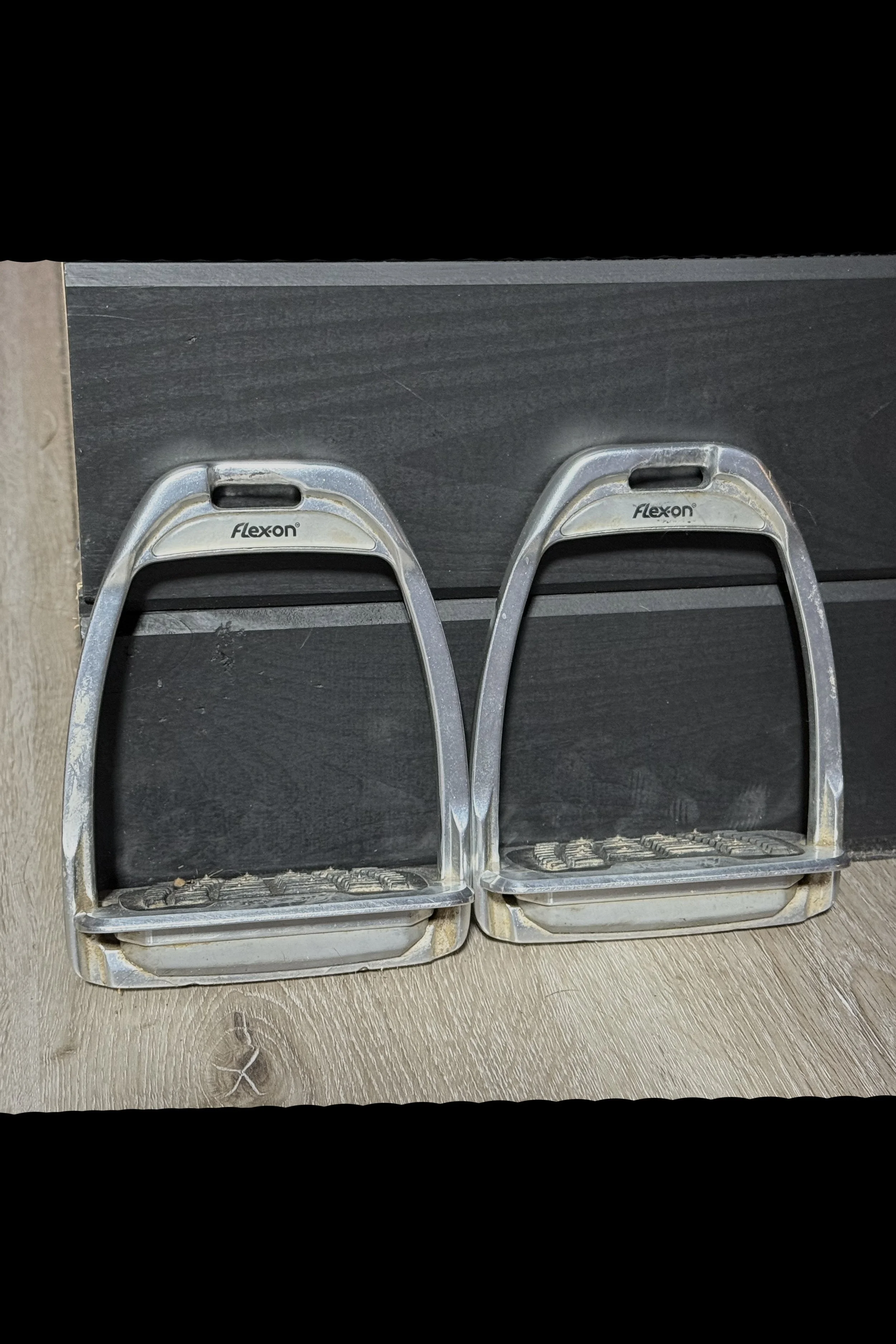 Flex On Hunter H Inclined Ultra Grip Stirrup Irons In Silver - 4.75"