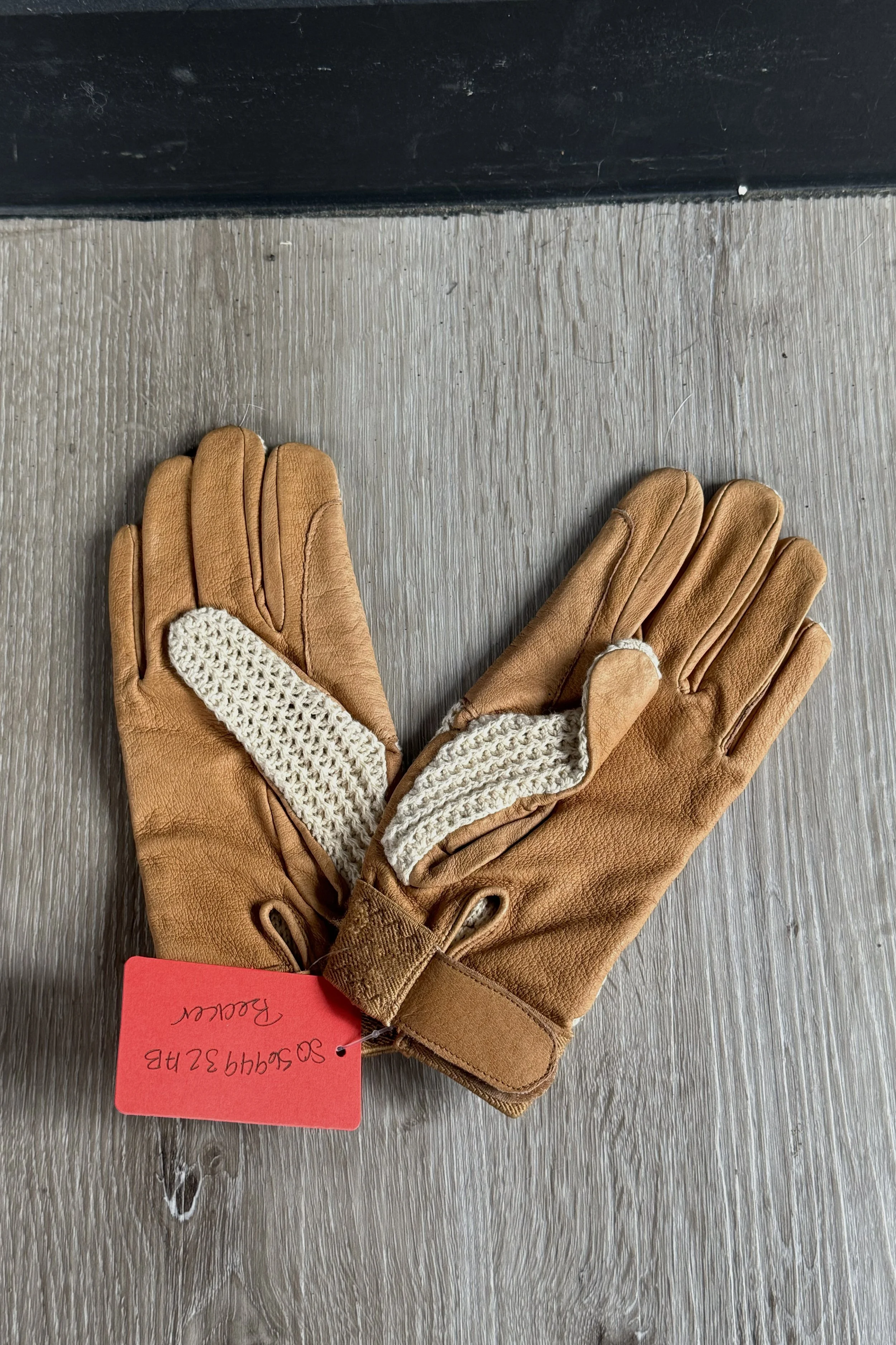 Gloves 1 .jpg