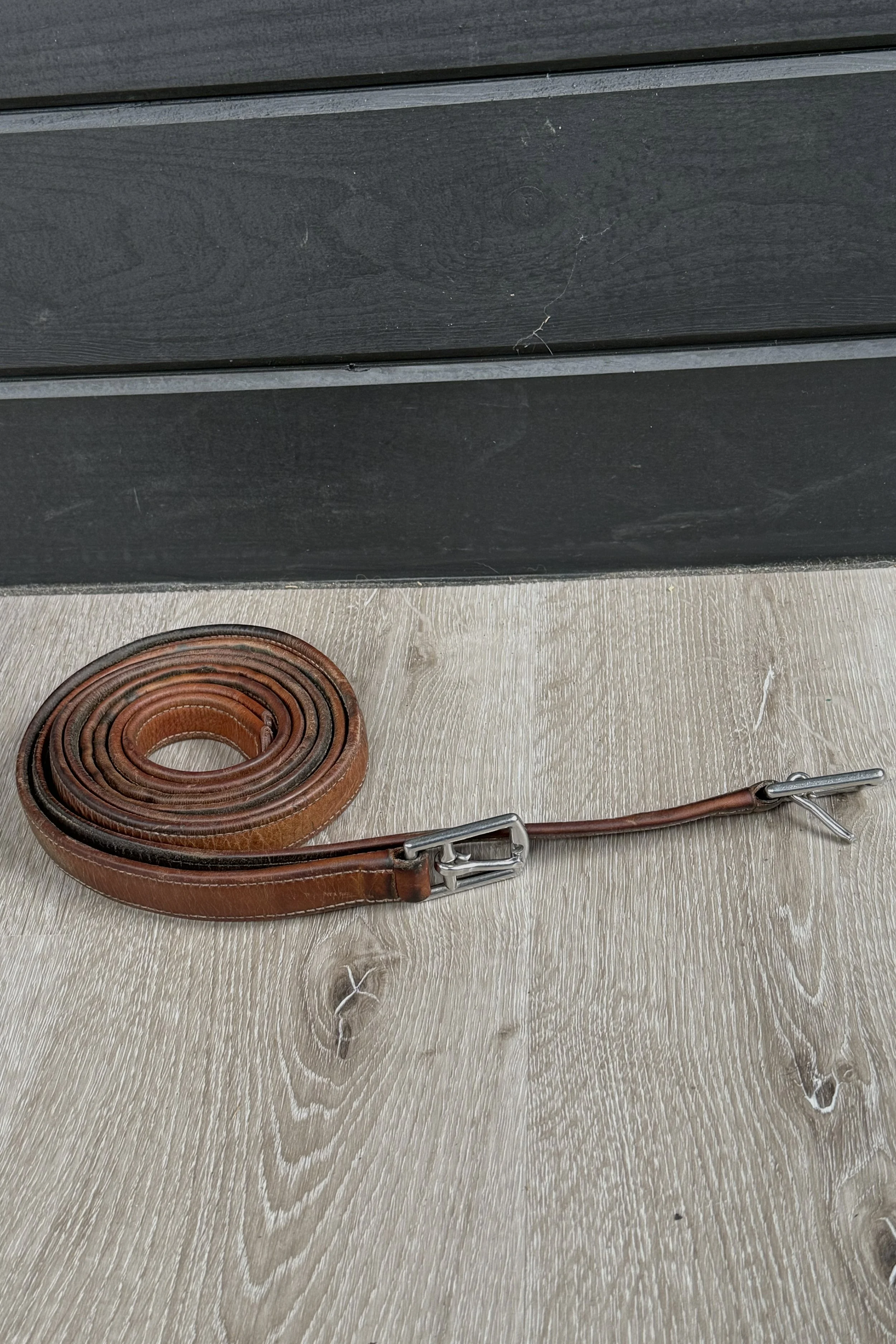 Devoucoux Stirrup Leathers In Brown - 58"