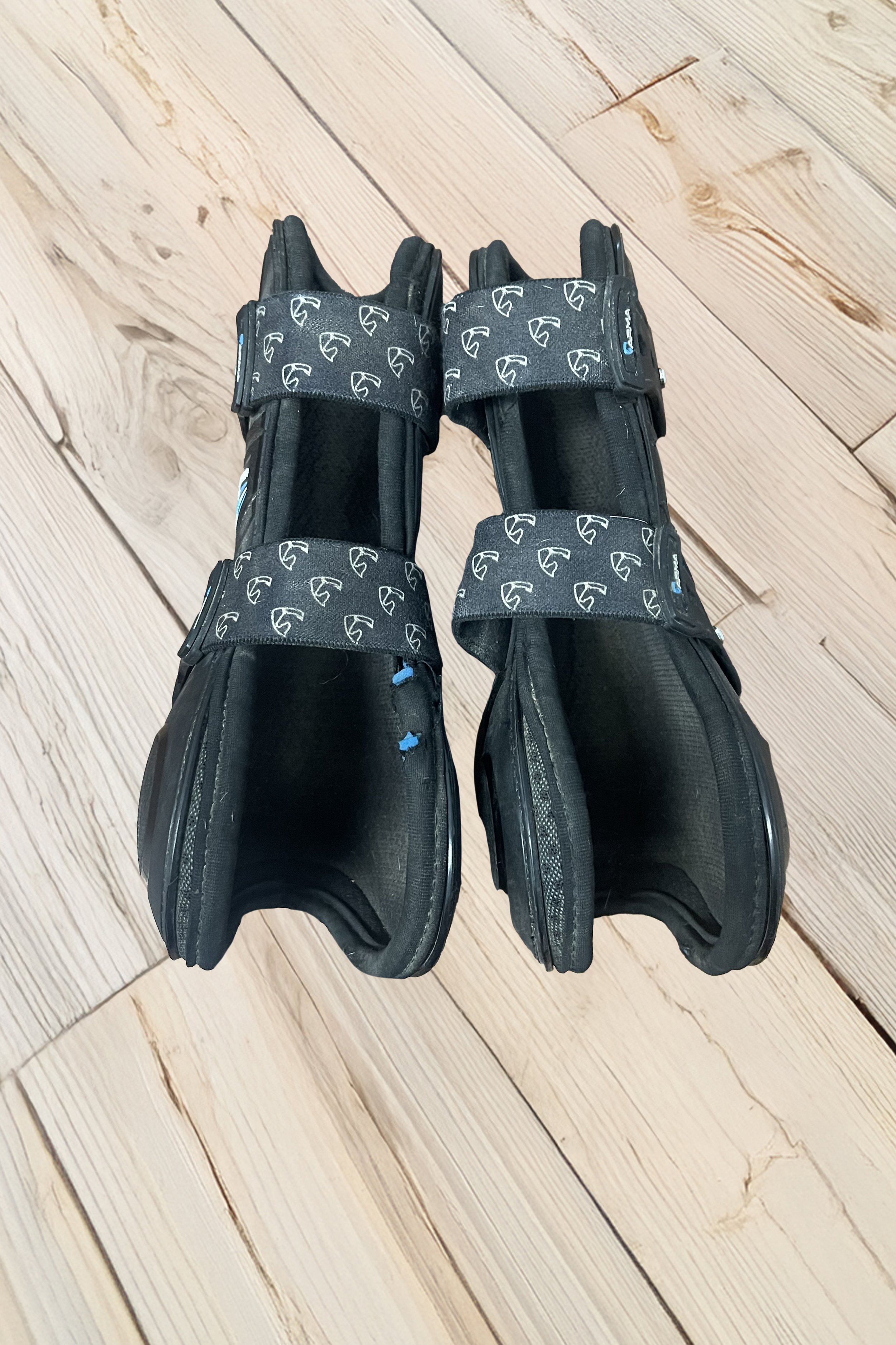 tendon boots 2 .jpg