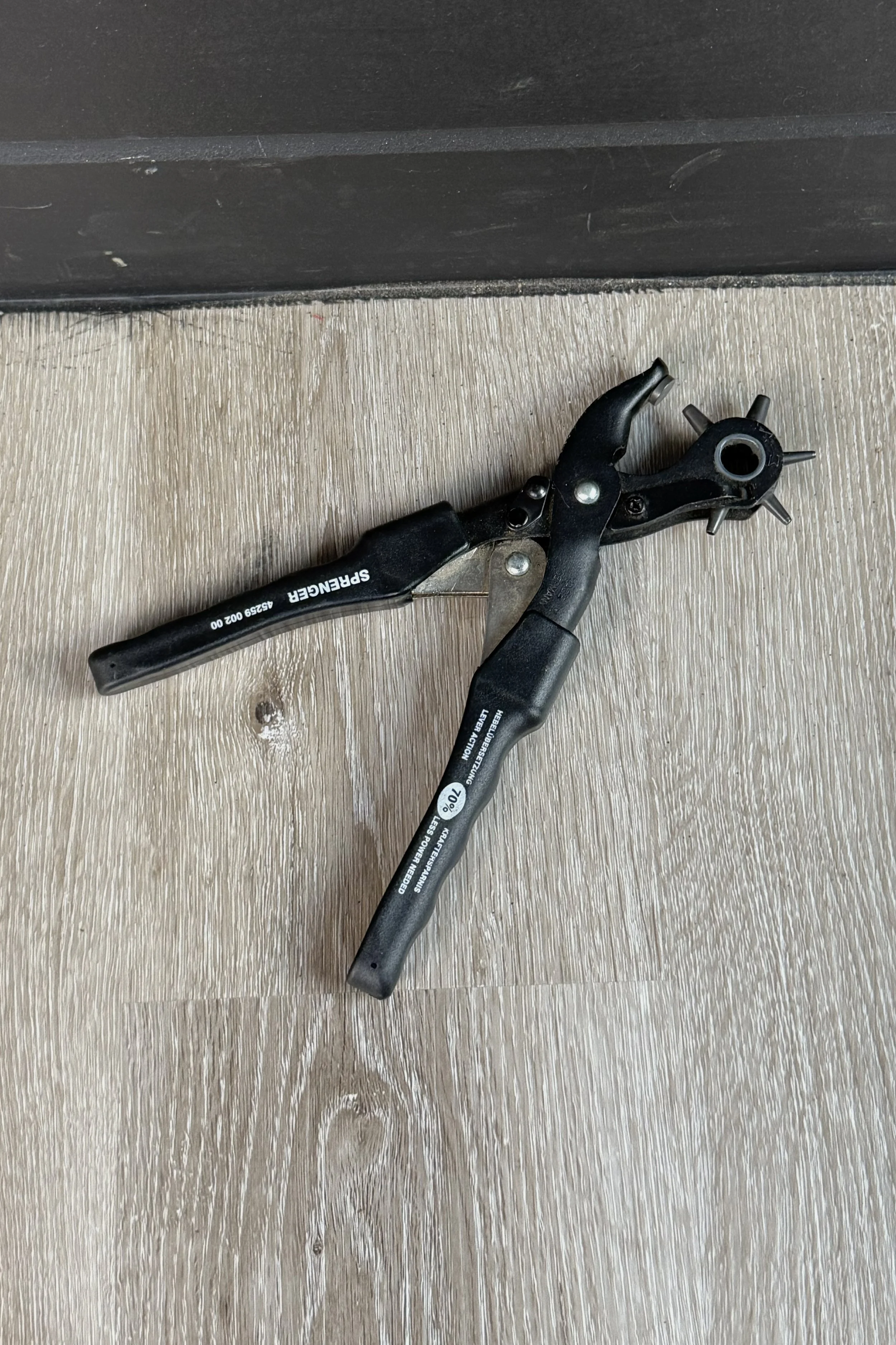 Herm Sprenger Leather Hole Puncher In Black