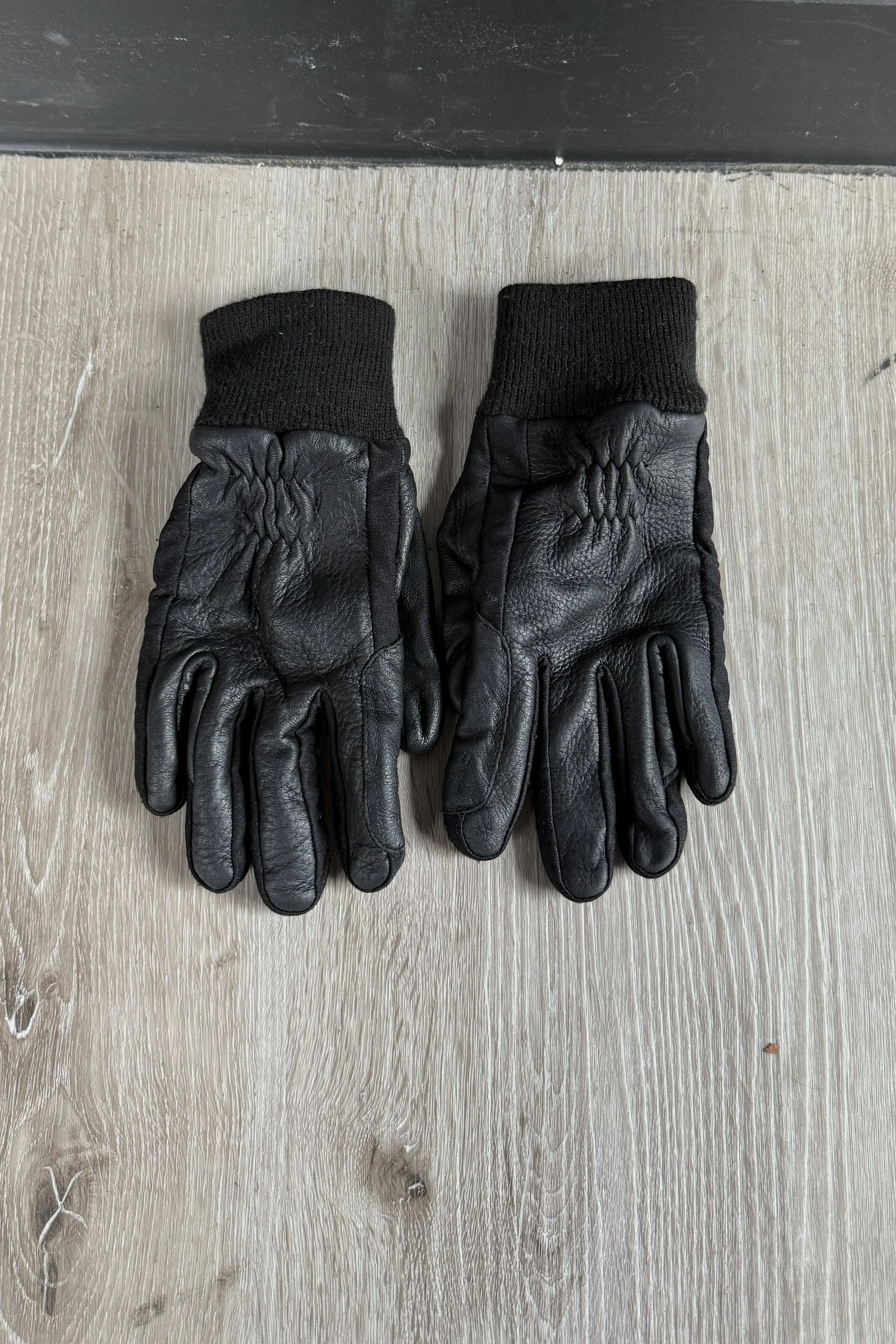 Gloves 1.jpg