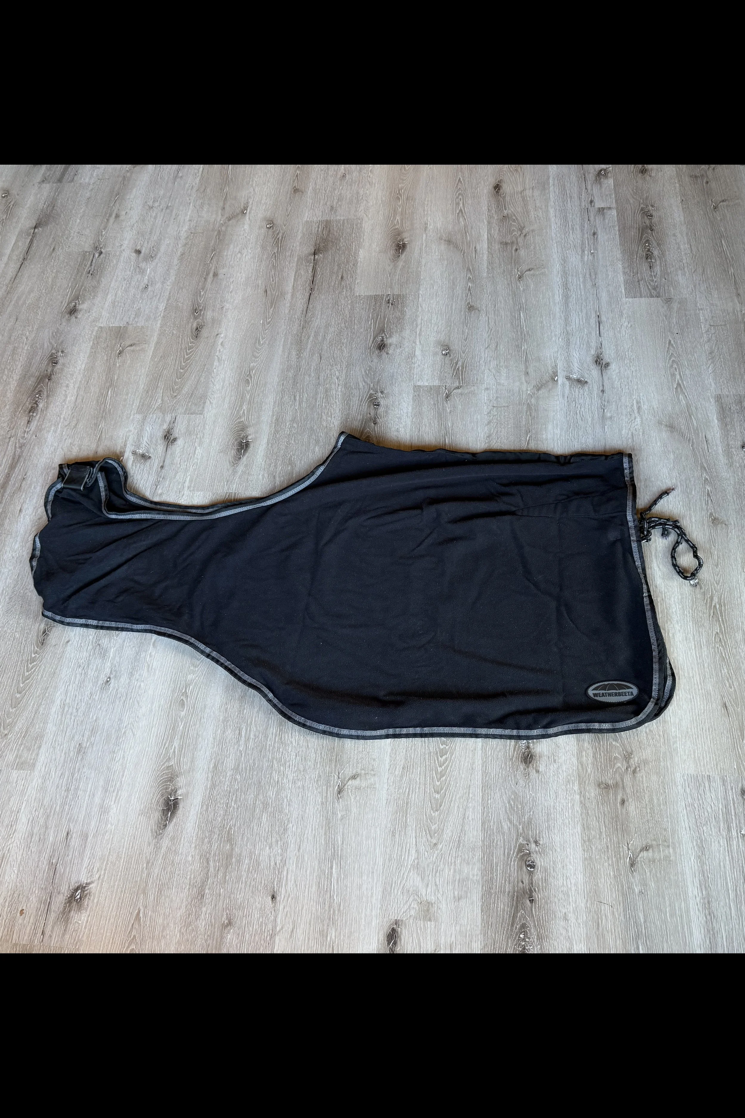 Weatherbetta Anti-static Fleece Quarter Sheet In Black With Silver Trim - Cob