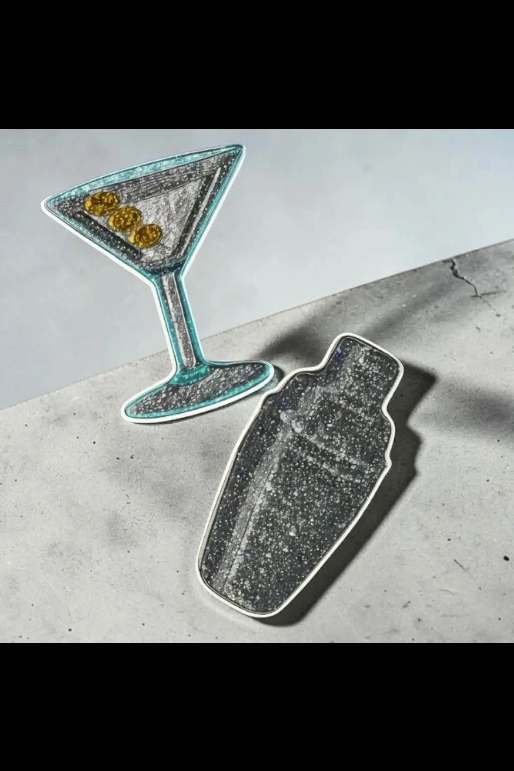 DUBOIS CHEVAL Martini & Shaker Number Pin