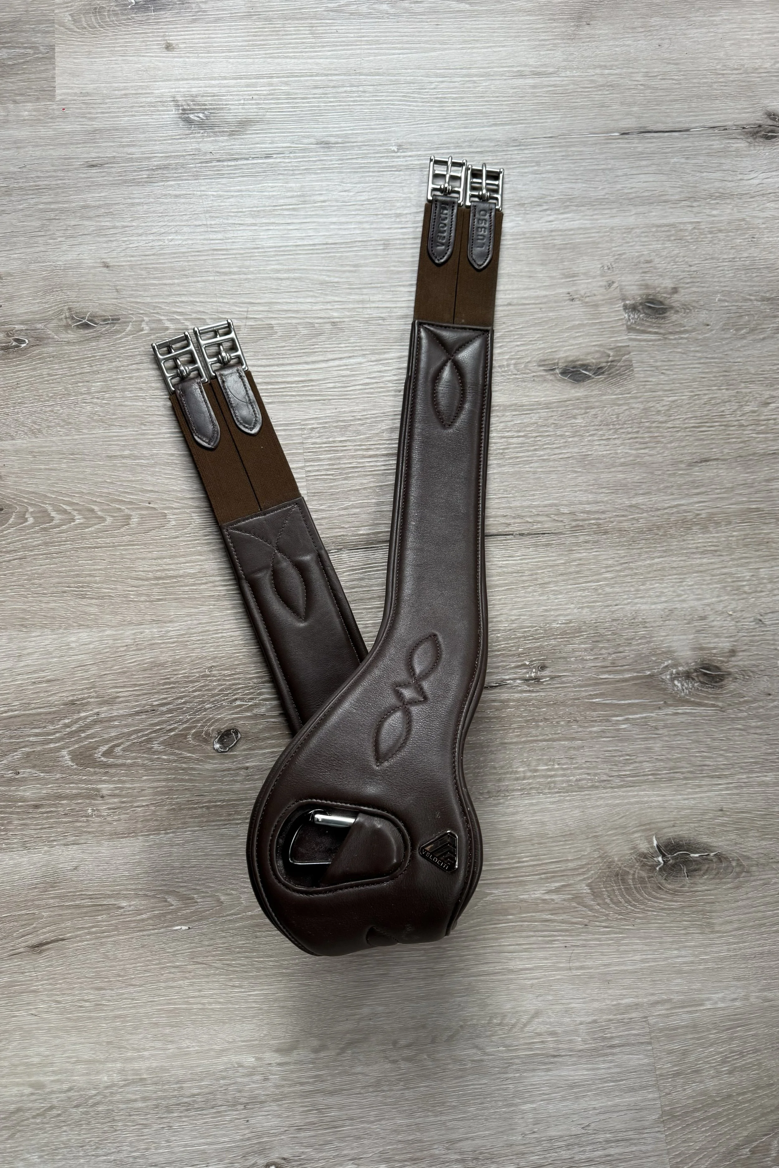 Shires Velociti Lusso Anatomical Girth in Brown - 54"