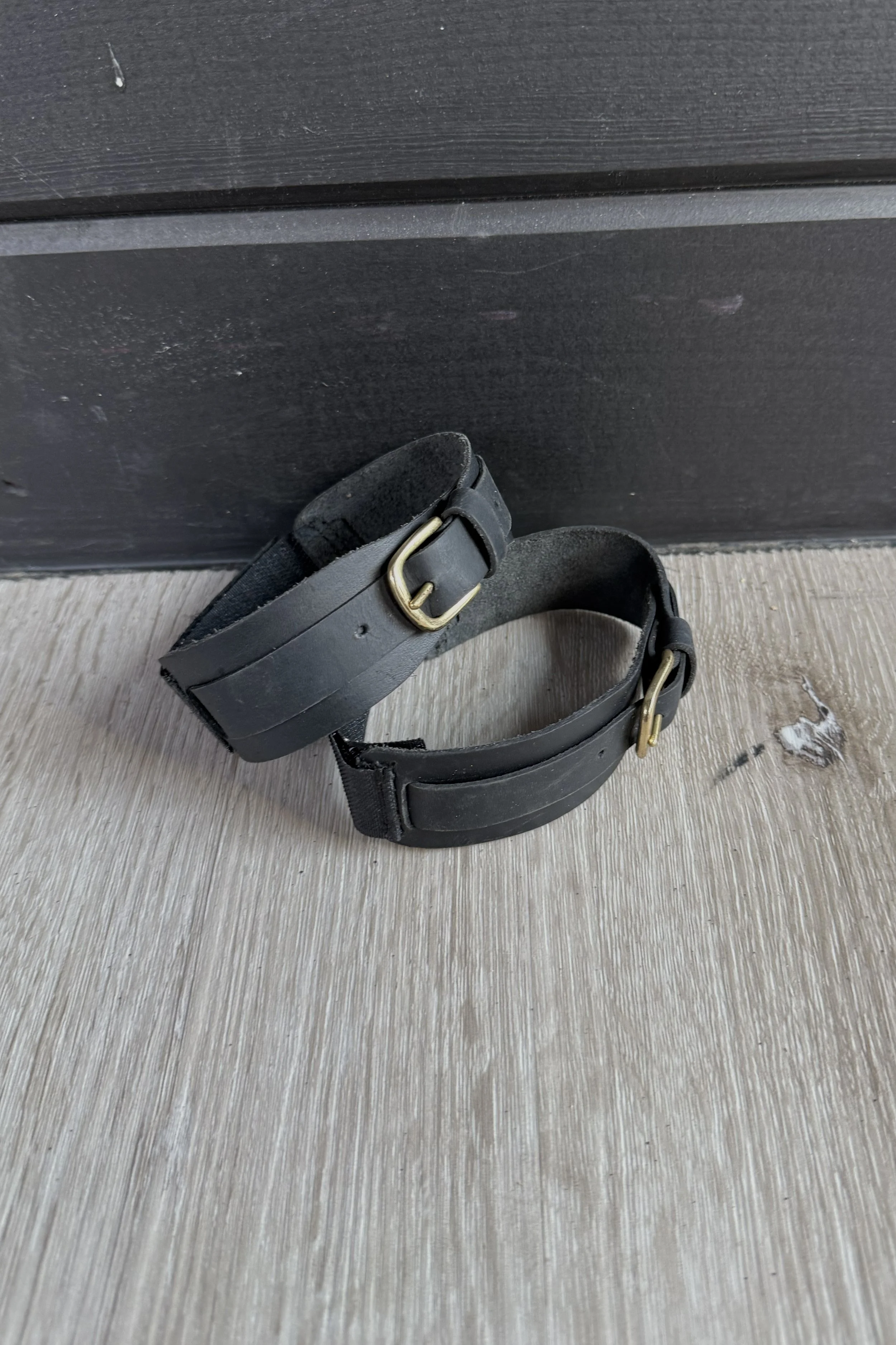 Velcro Guard Straps In Black - Kids Medium