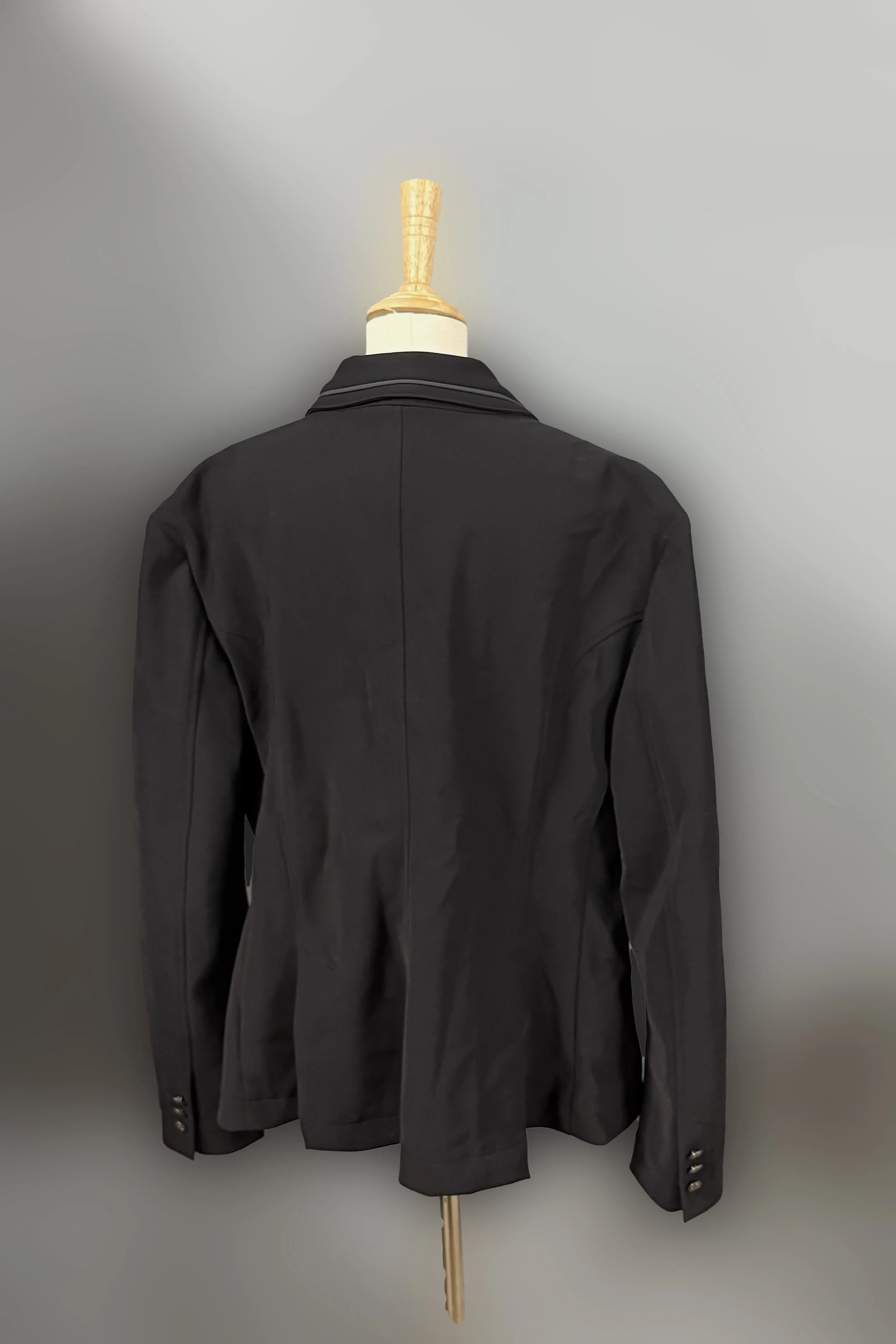 Vestrum Black 2 .jpg