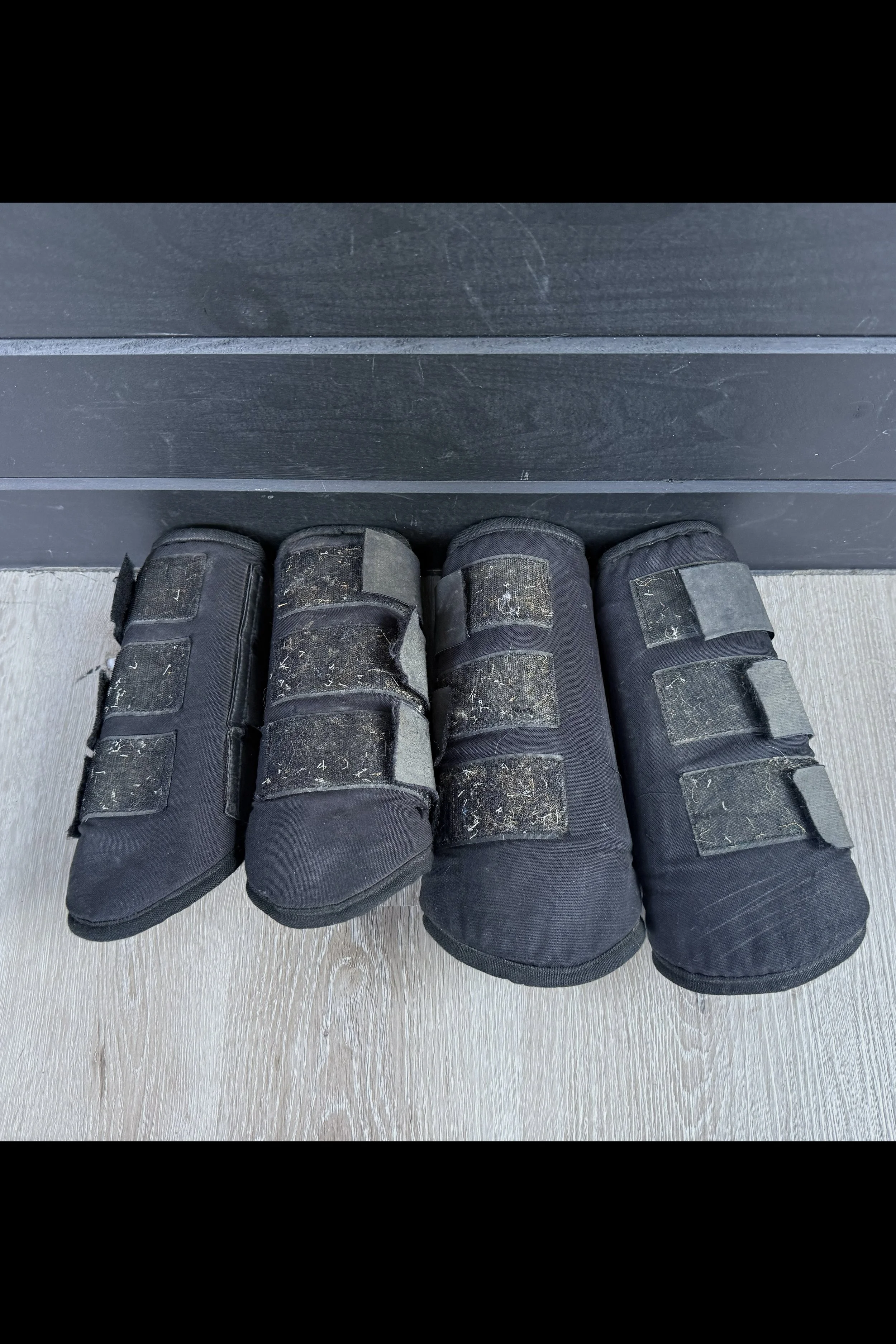 Nunn Finer Set of 4 Brushing Boots In Black - Full