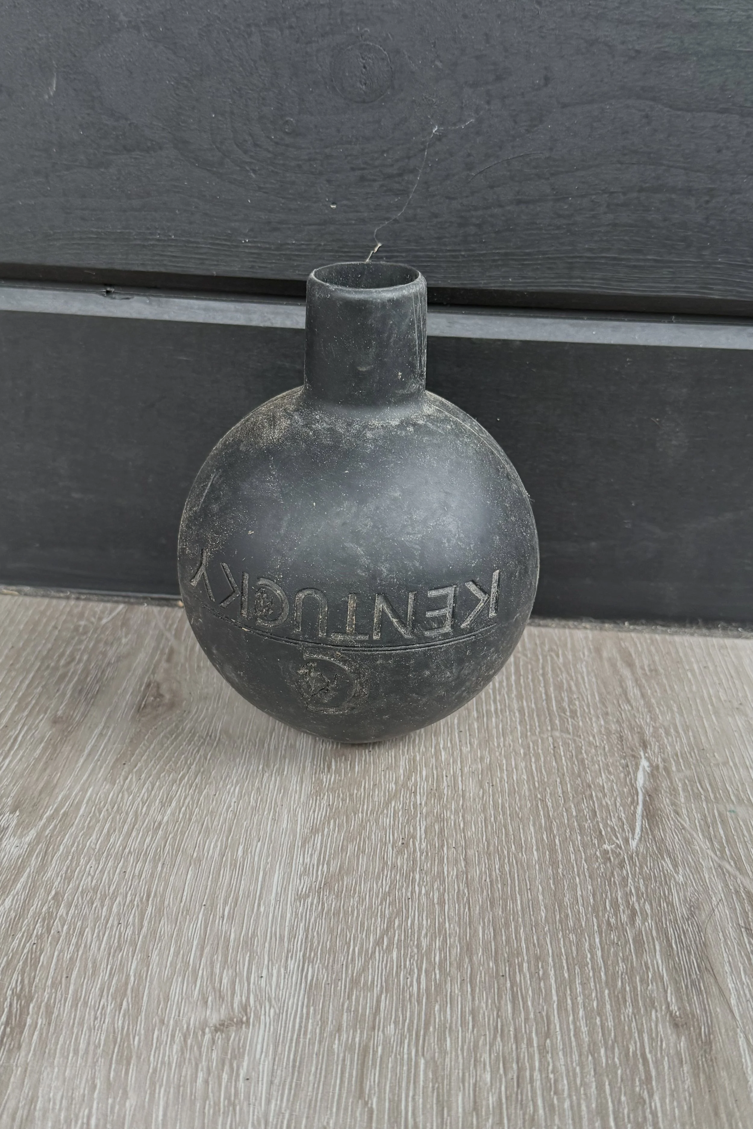 Kentucky Cross Tie Protector In Black