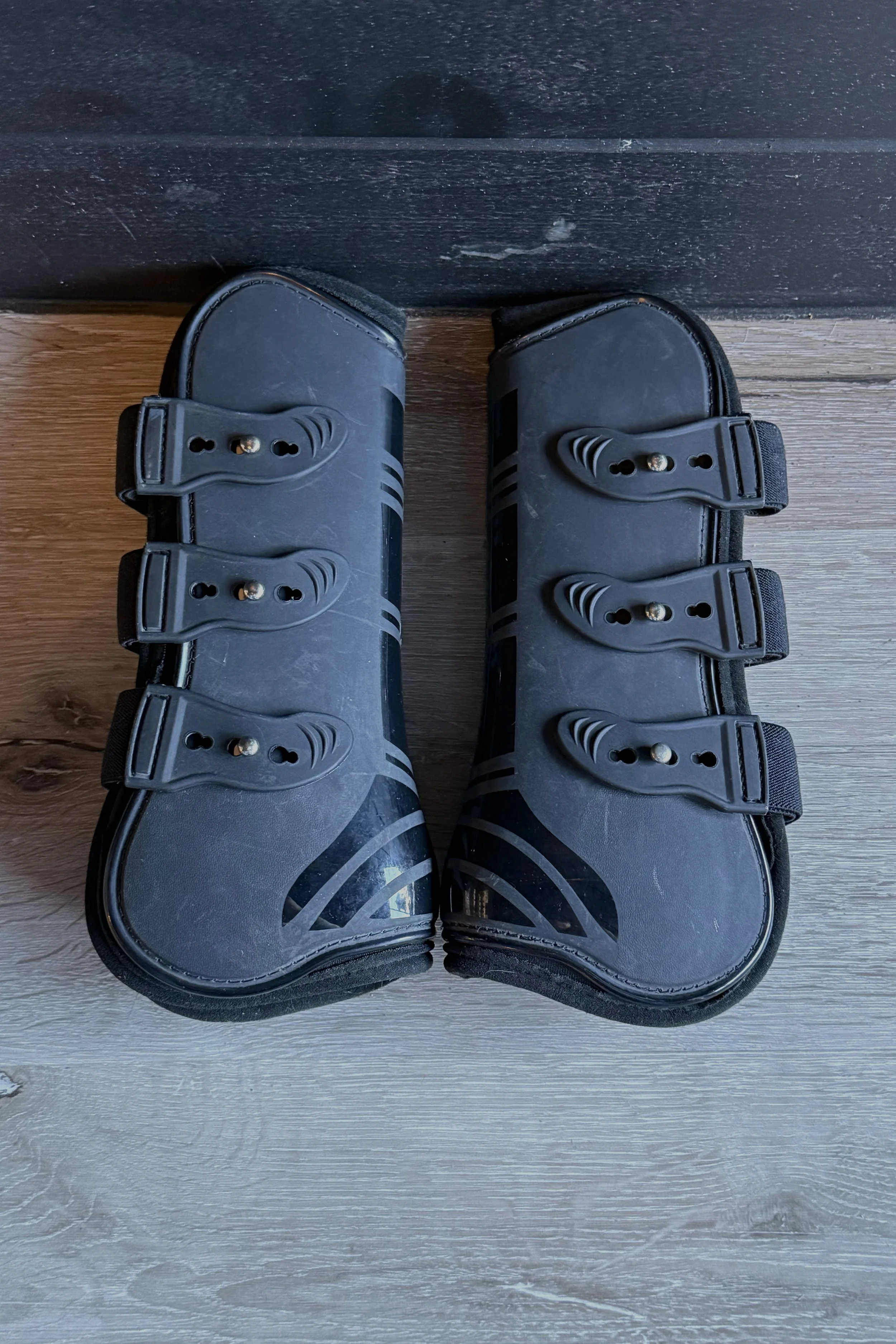 Open Front Boots In Black - Horse