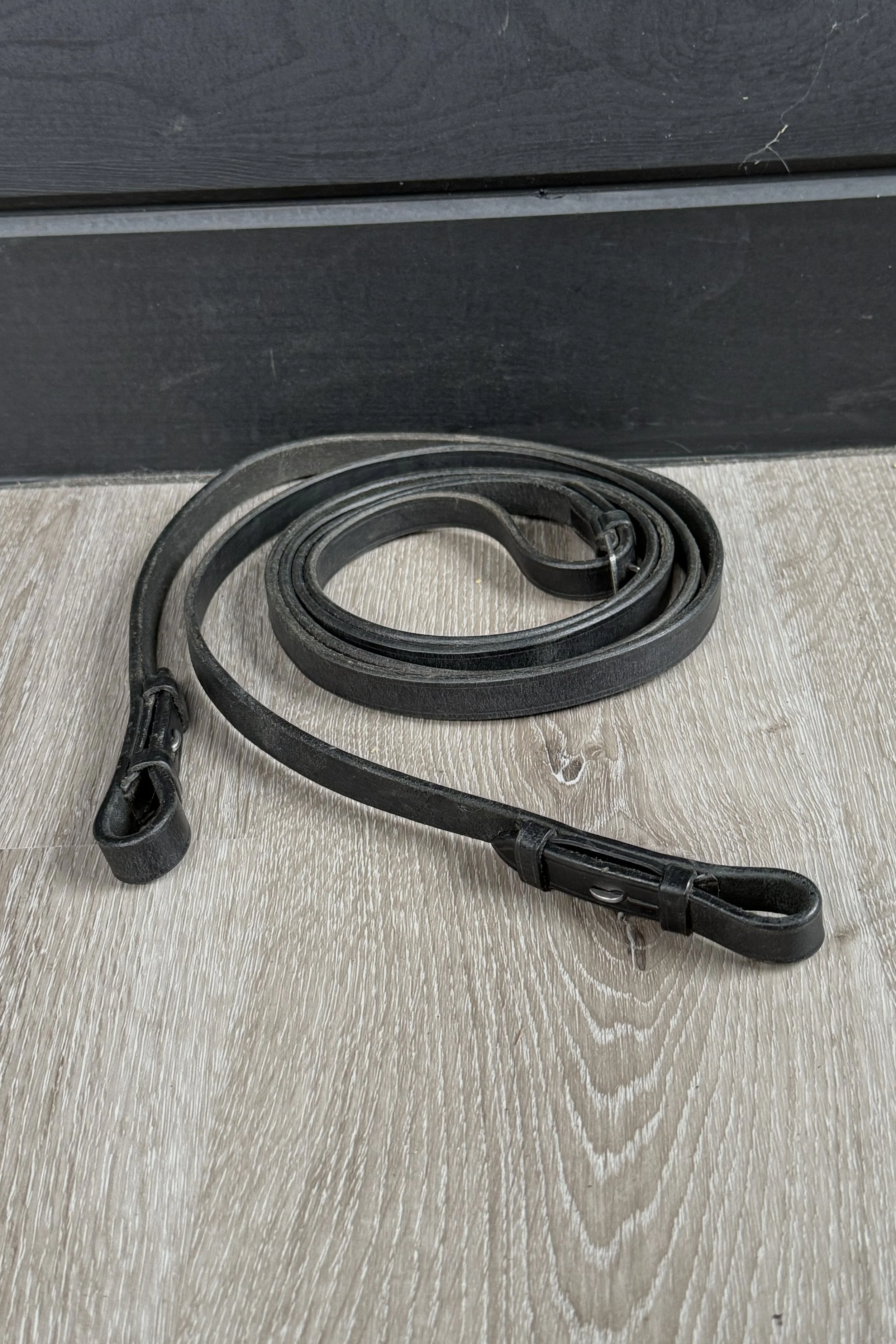 Plain Leather 5/8" Reins In Black - Full