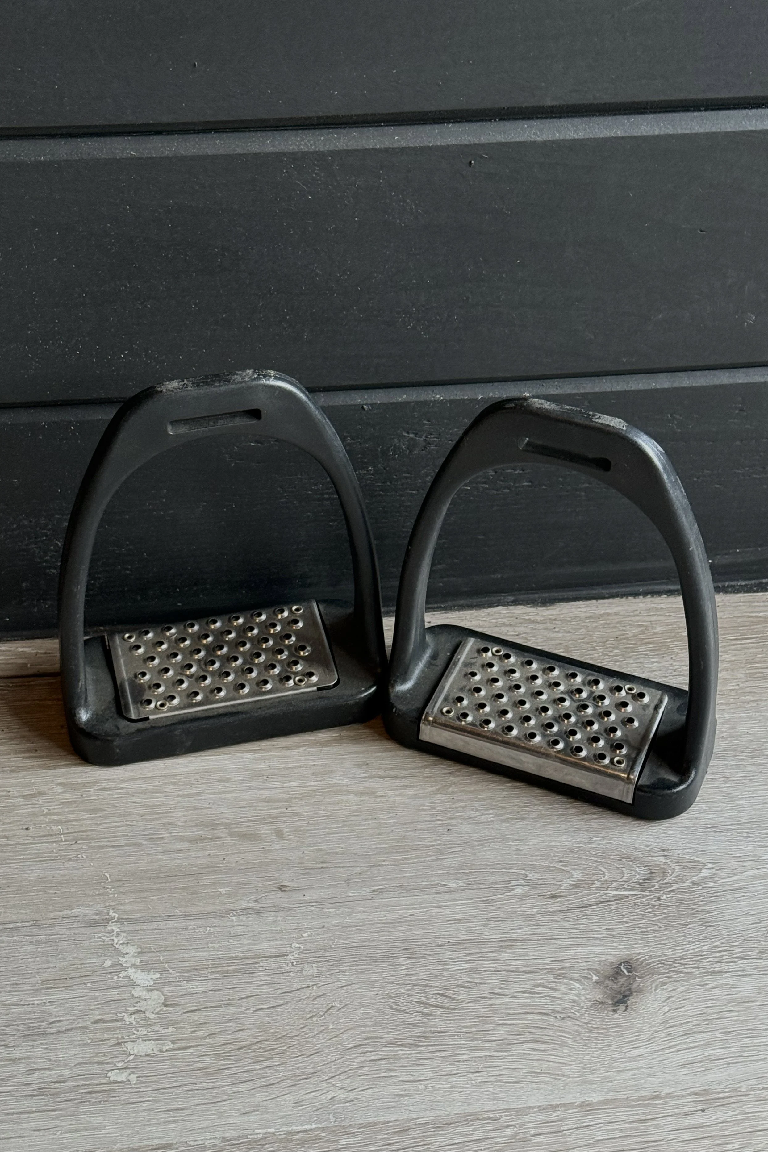 Dura Tech Lightweight Stirrup Irons In Black - 4.5"